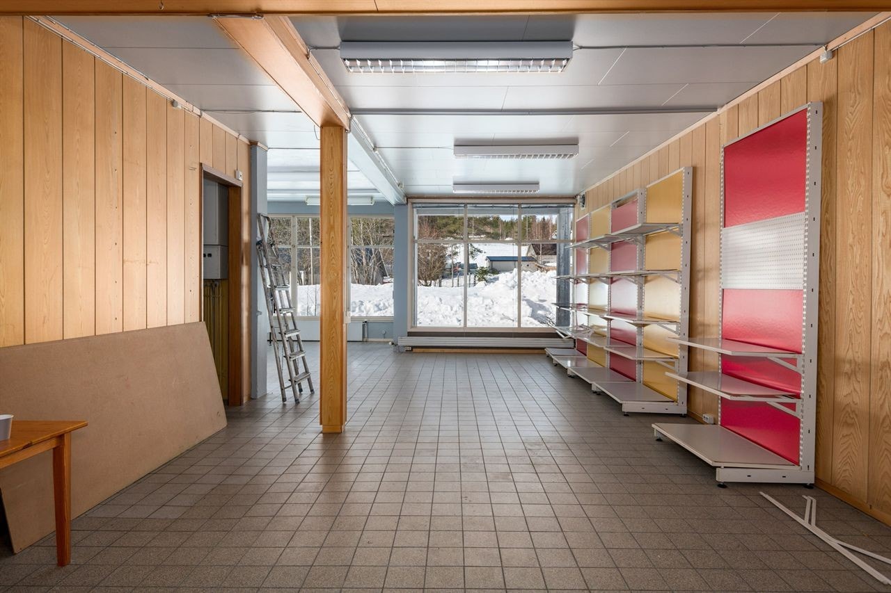 Butikklokale - glassfasade mot vest Galleribilde