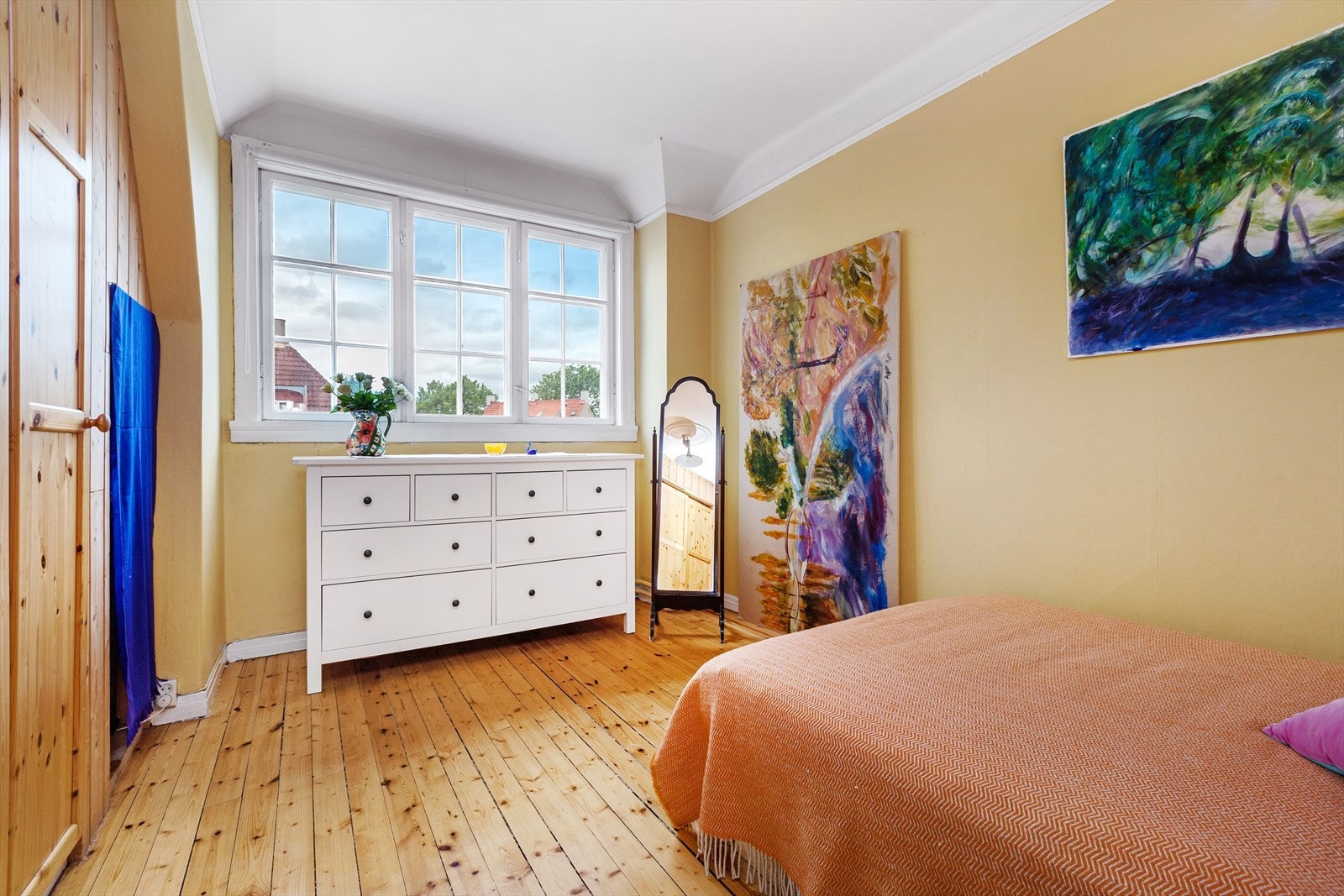 I boligens andre etasje er det fire soverom. Galleribilde