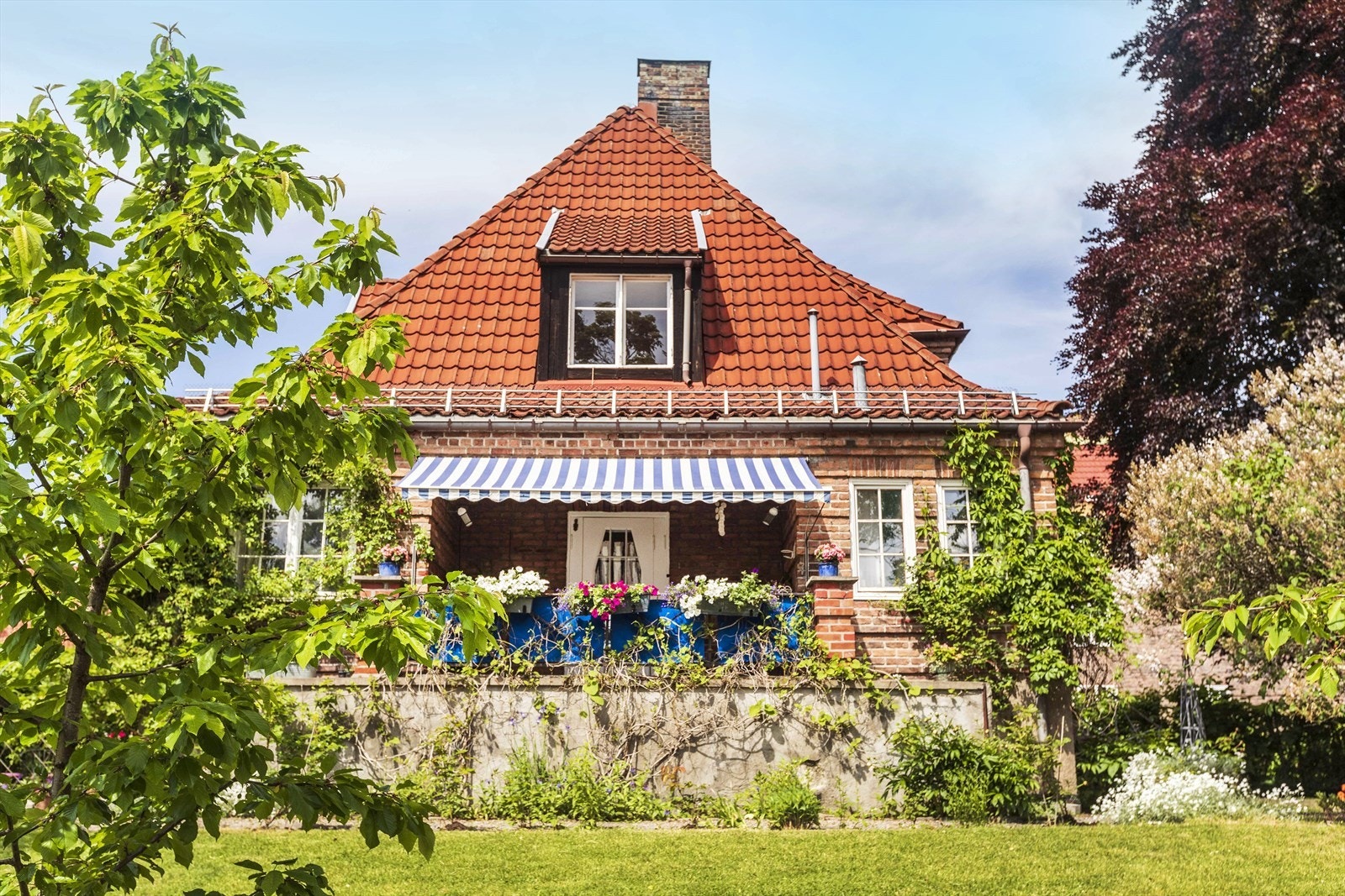 En sjelden perle i et nydelig bygg fra 1920 i nybarokkstil. Galleribilde