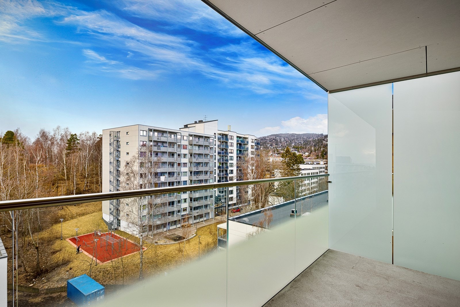 Solrik balkong på 8 kvm med sol fra ca. 14:30 til solnedgang Galleribilde