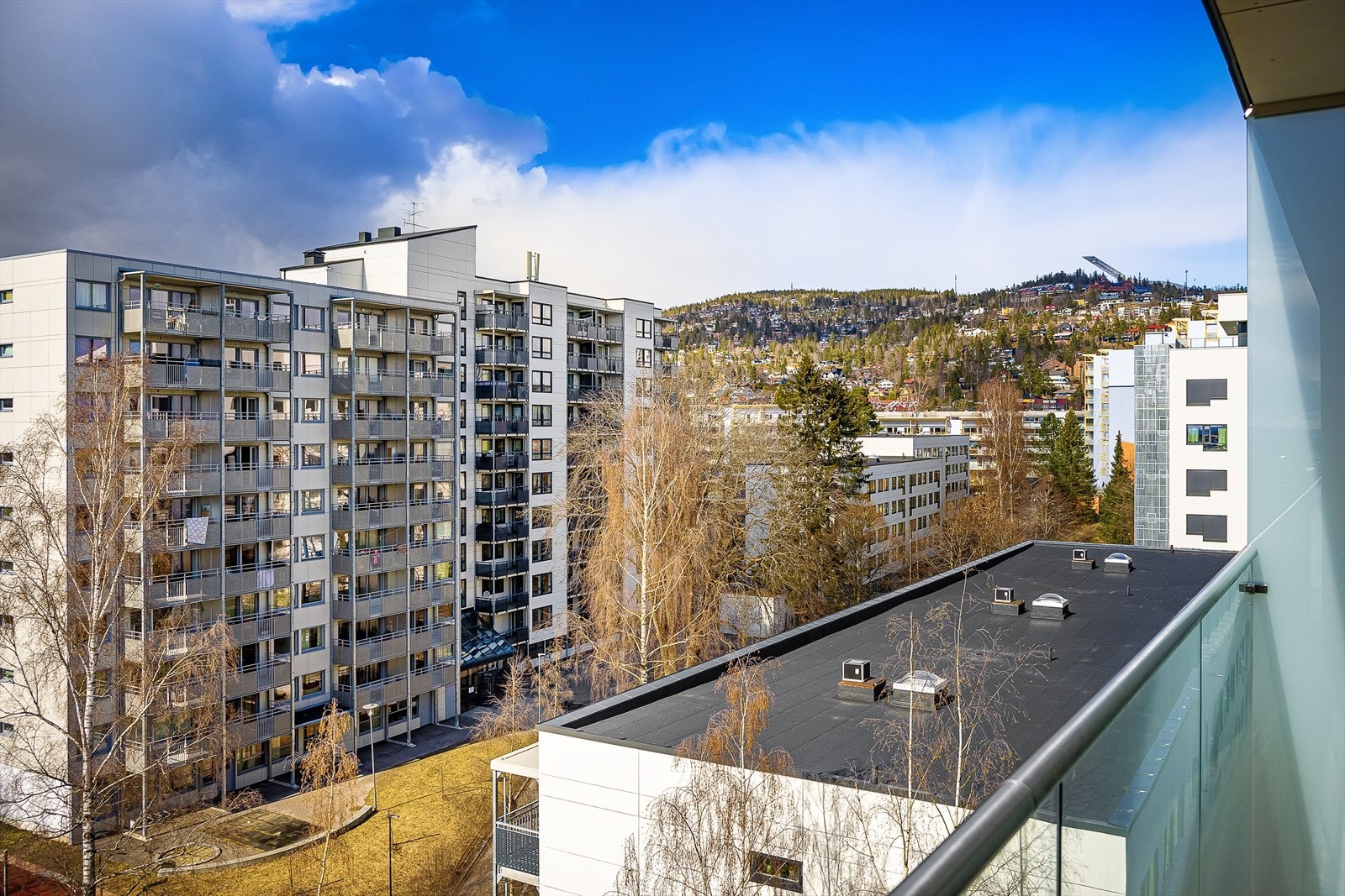 Utsikt mot Holmenkollen Galleribilde