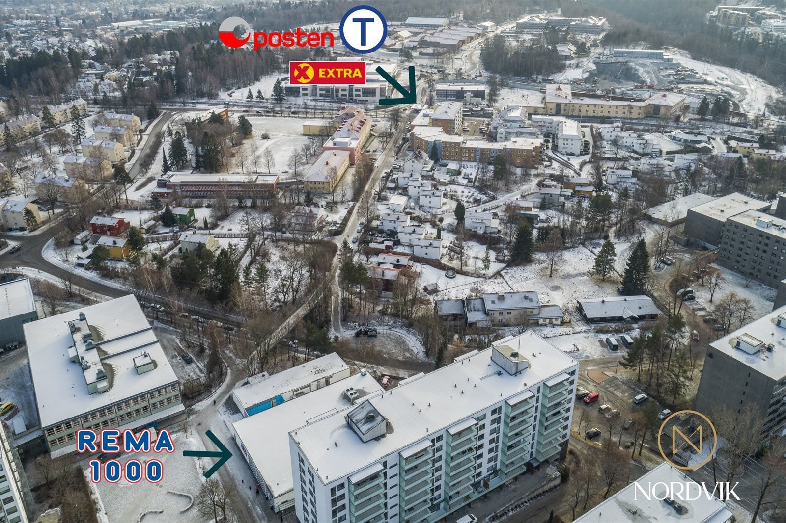 Kort vei til offentlig kommunikasjon med både T-bane og buss og dagligvarebutikk Galleribilde