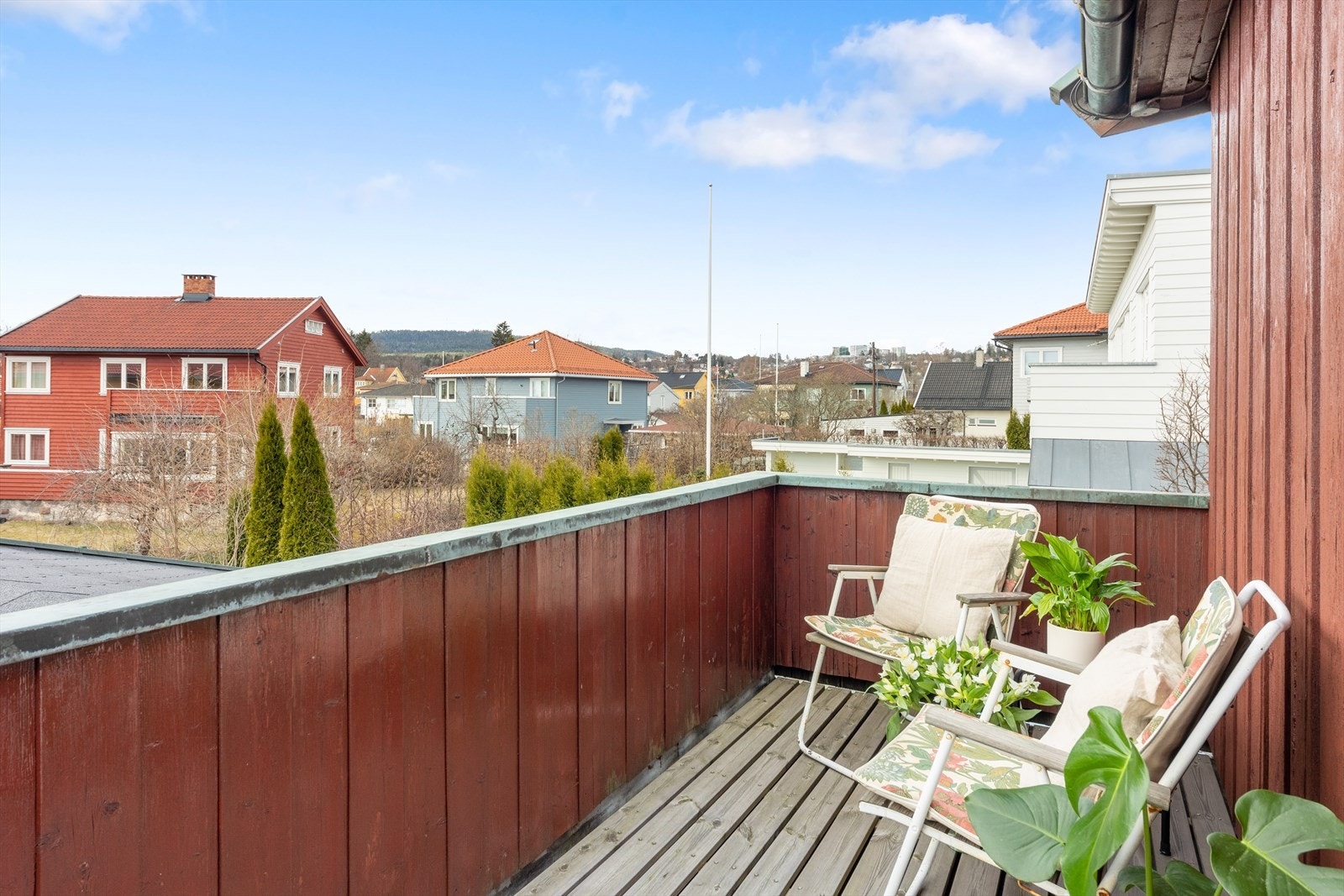 Solrik balkong med flott utsikt. Galleribilde