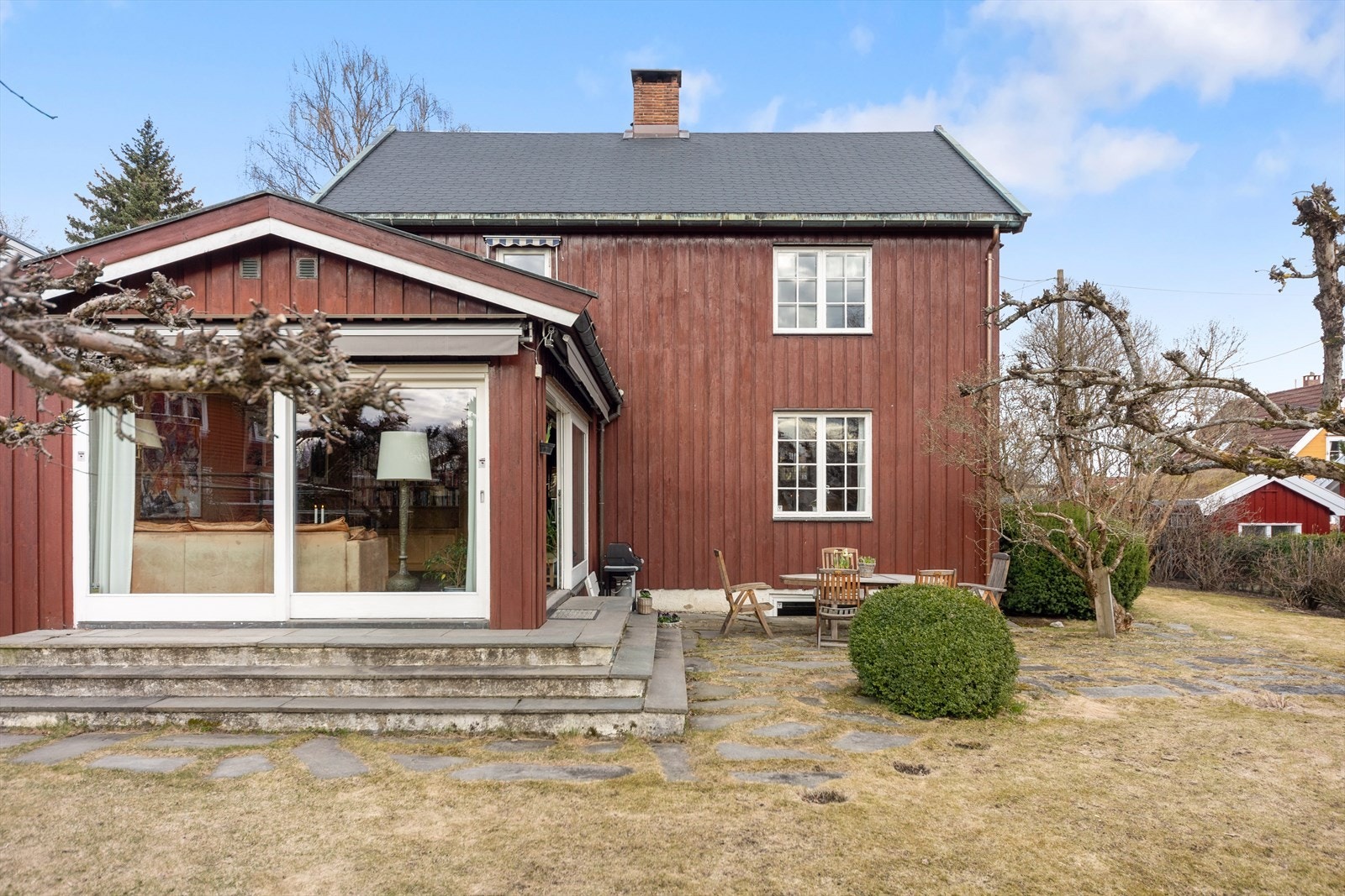 Eiendommen måler 832,8 kvm og nyter gode solforhold. Galleribilde