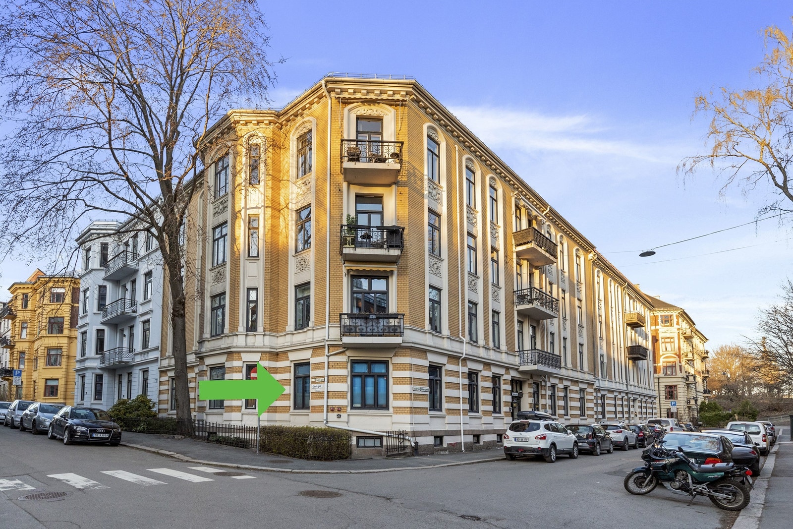 Leiligheten ligger fint til på hjørnet av bygget Galleribilde