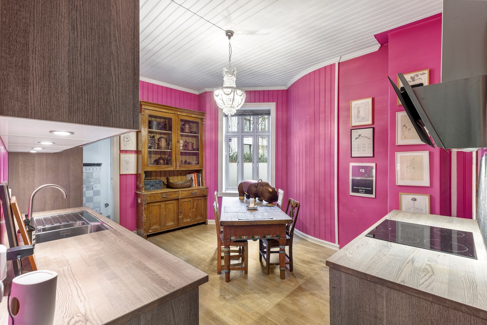 Kjøkken fra 2018, vender inn mot bakgården Galleribilde