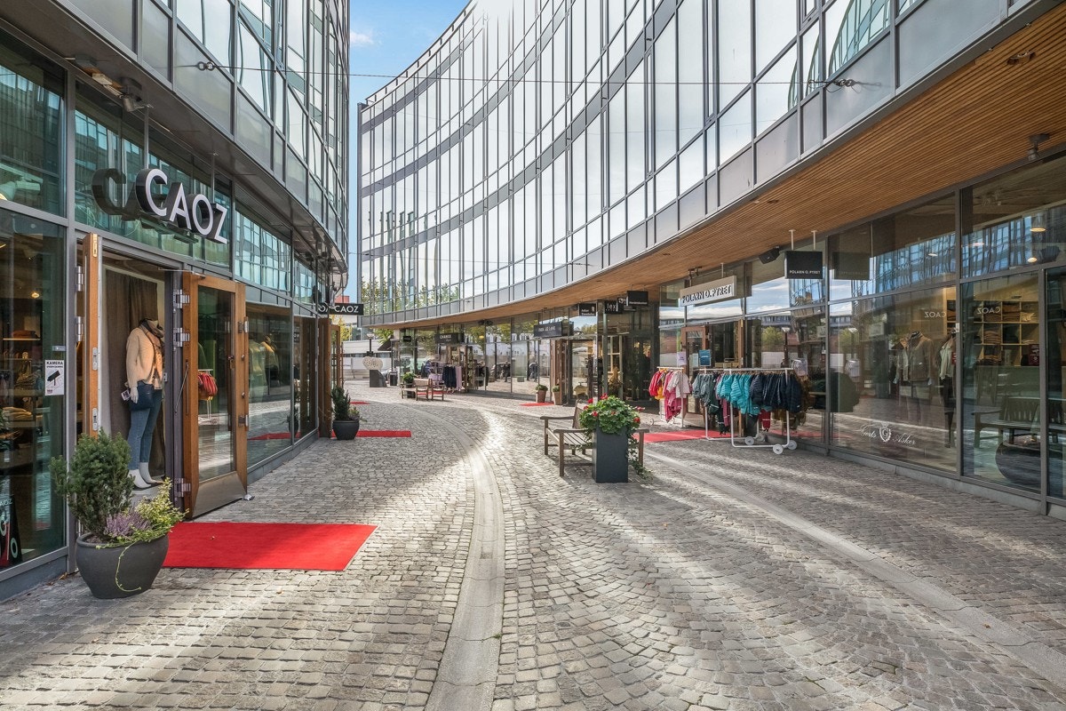 Det er kun få minutter med bil til Asker sentrum som kan by på en mengde spennende butikker og restauranter. Galleribilde