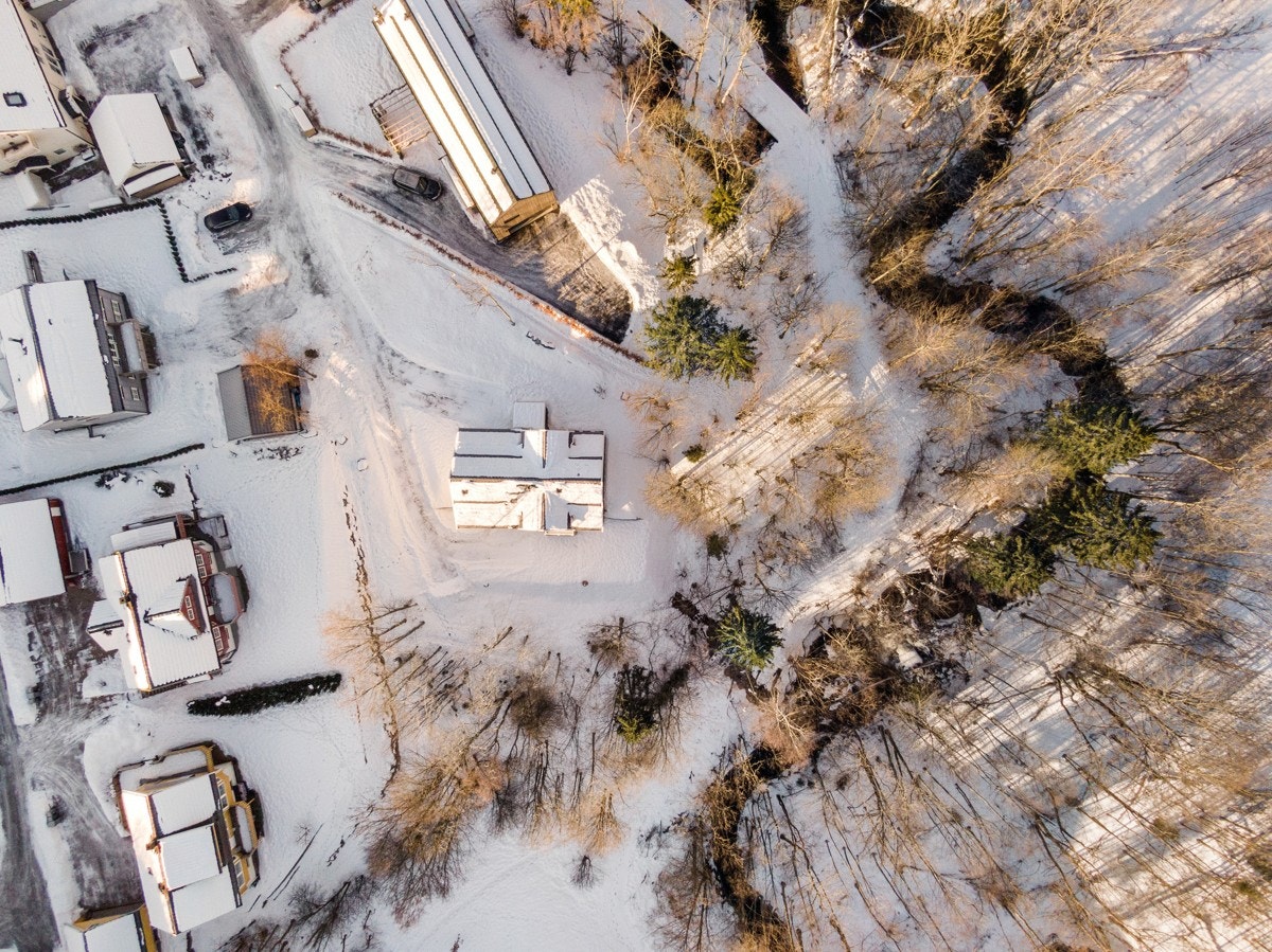 Luftig og åpen plassering på en usjenert og solrik tomt. Galleribilde