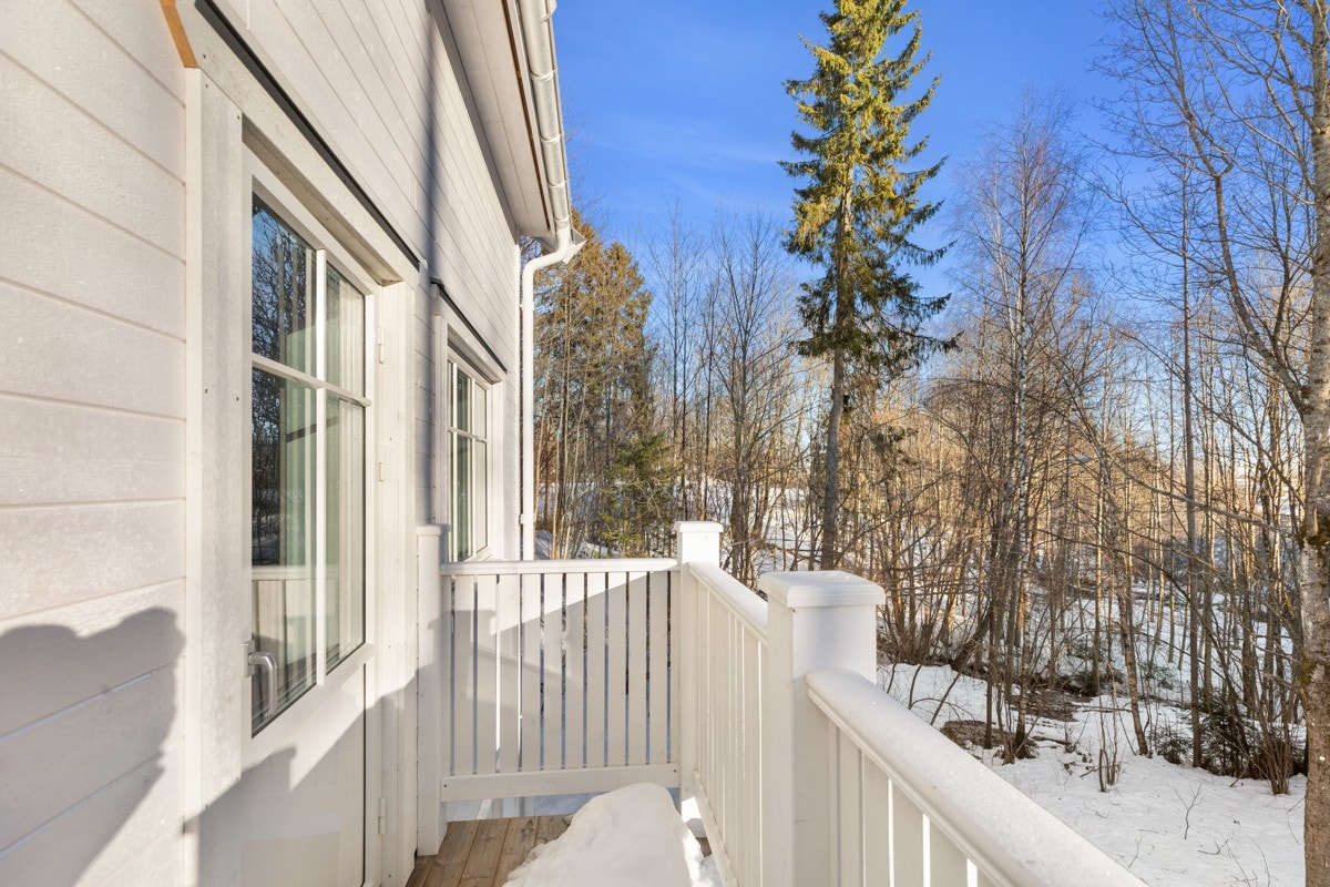 Fra stuen er det utgang til en liten balkong. Galleribilde