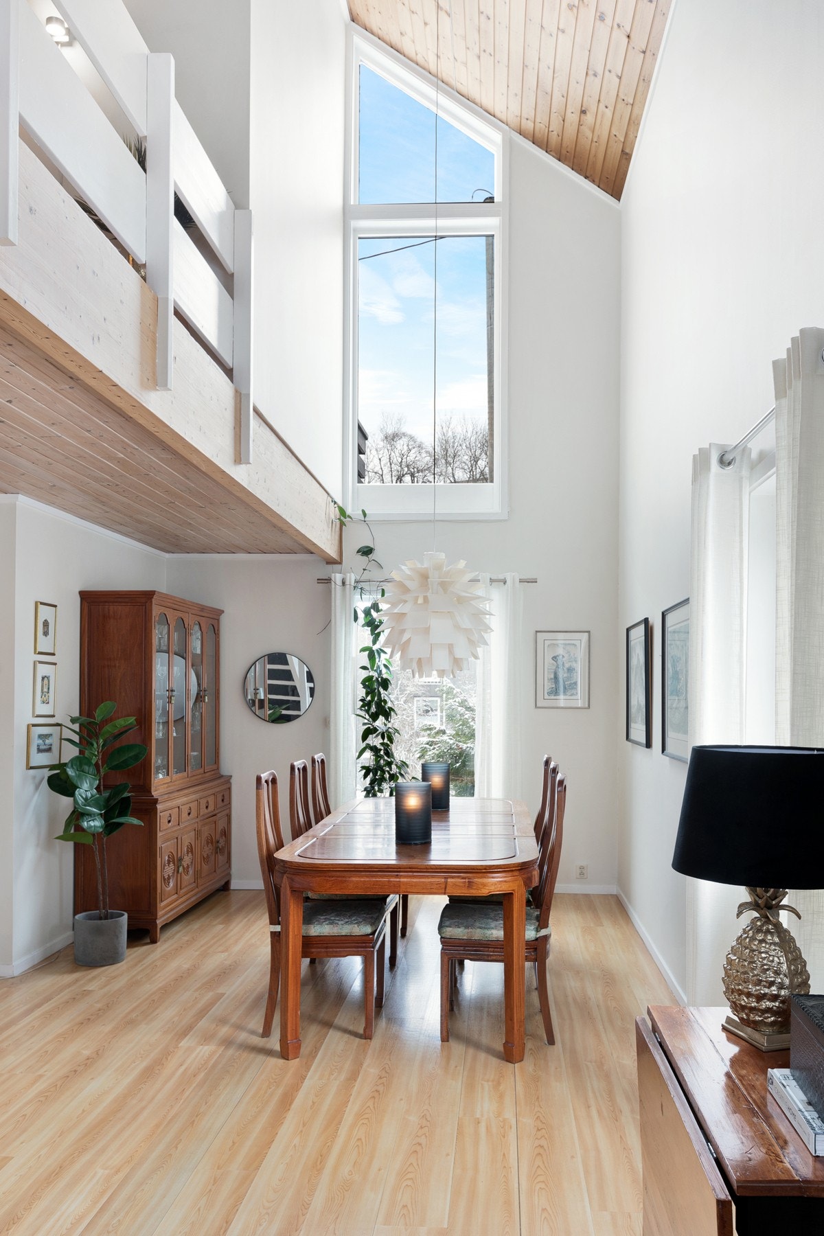 Det er varmekabler i hele 1. etasje, samt bad og vaskerom. Galleribilde