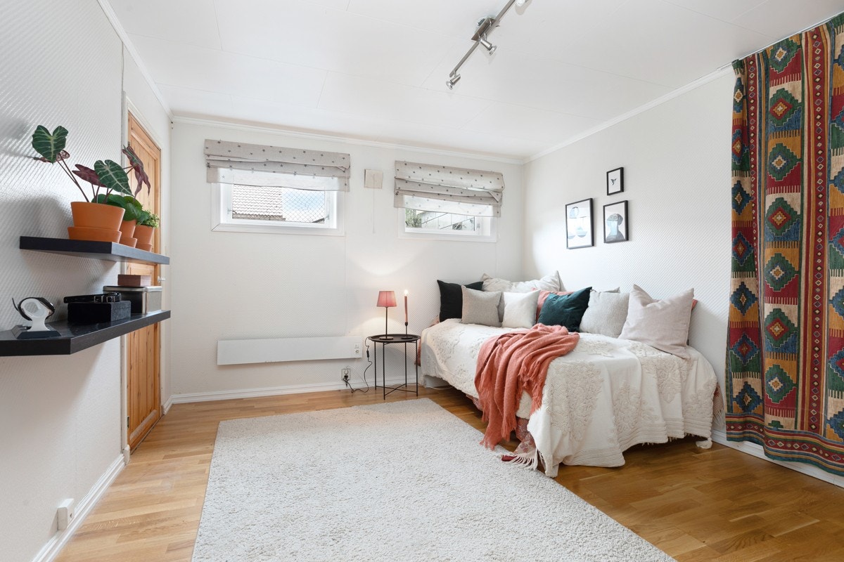 Innredet soverom i kjeller. Galleribilde