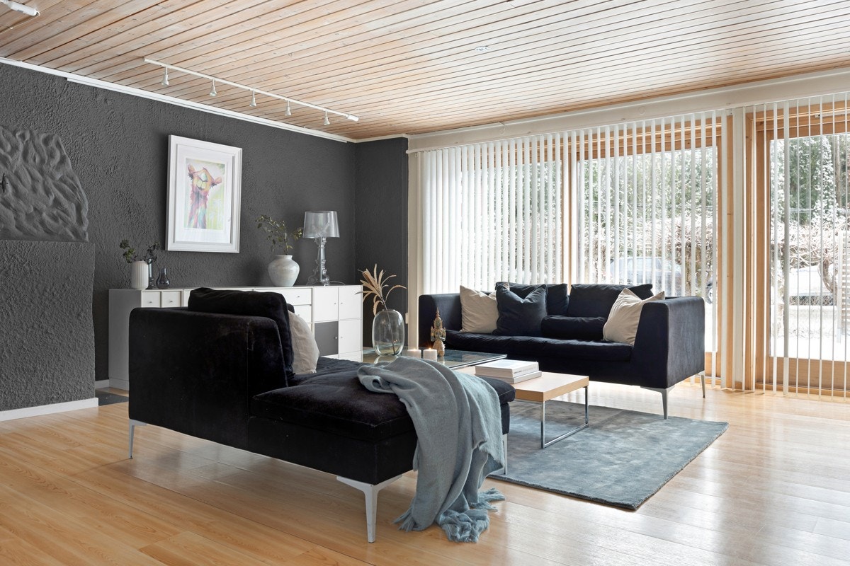 Store vindusflater sørger for godt med naturlig lysinnslipp. Galleribilde