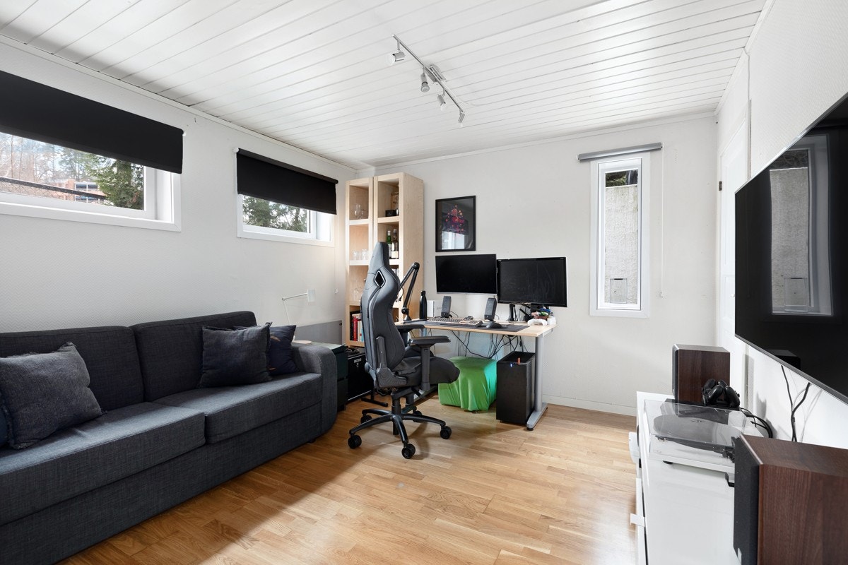 Innredet stue i kjeller. Galleribilde