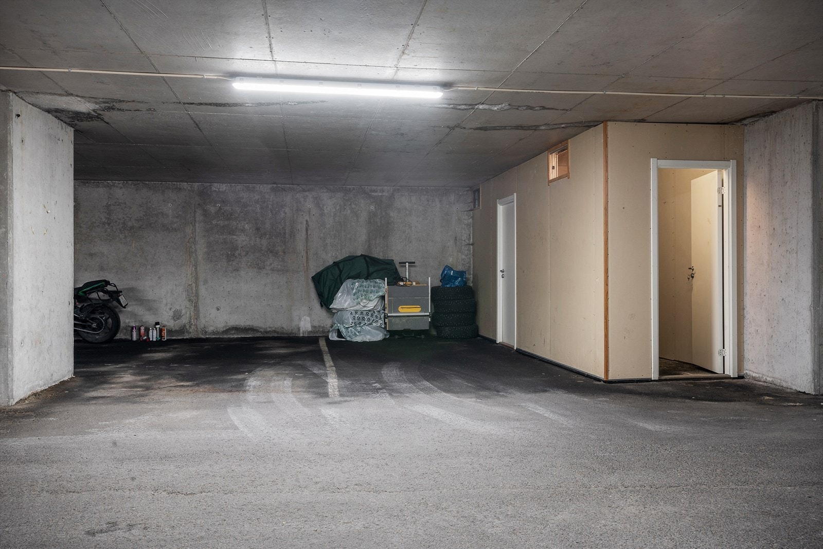 - Fast parkeringsplass i felles garasjeanlegg - Galleribilde