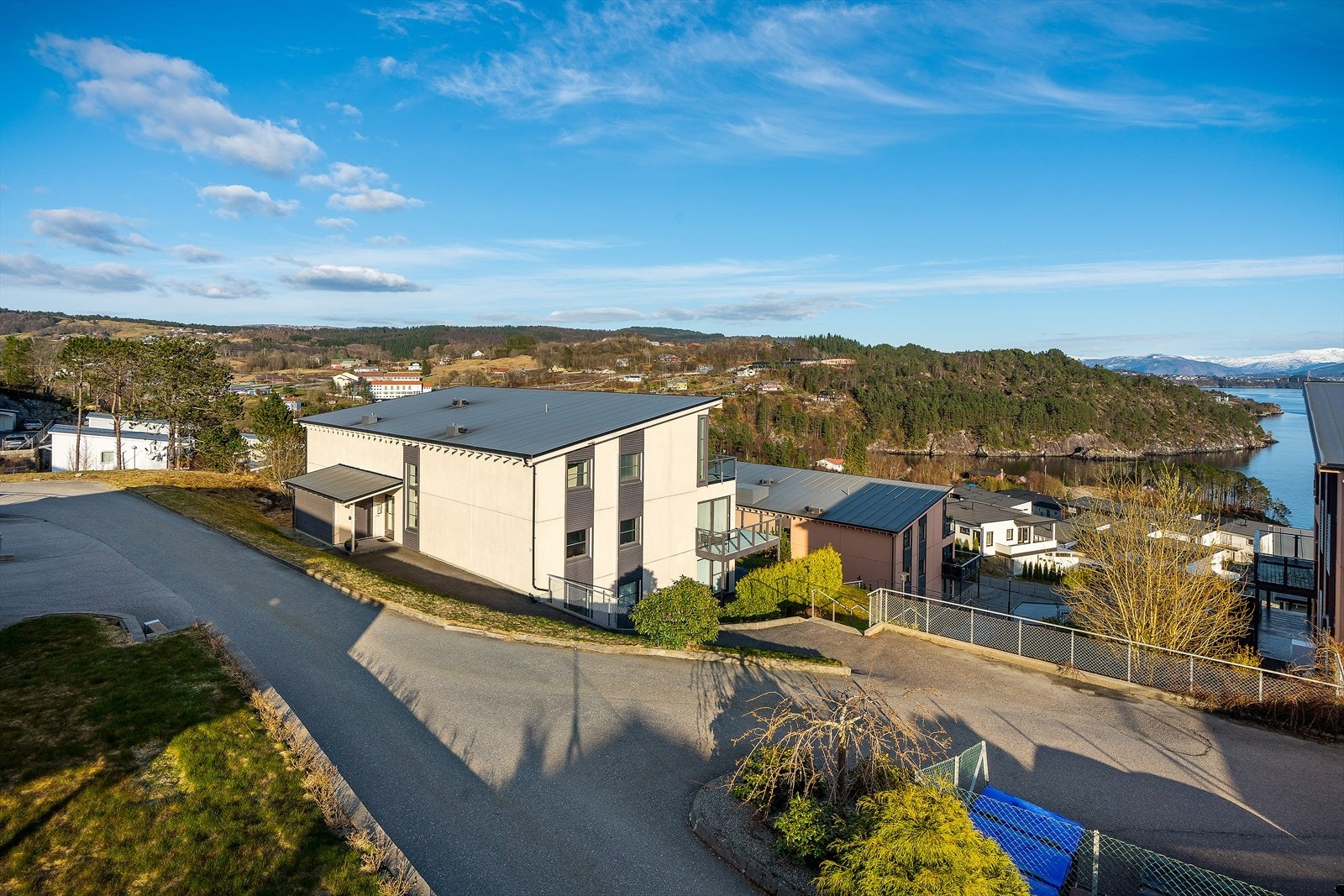 - Flotte opparbeidede gangstier og naturstier fører deg til både skog, mark og sjø - Galleribilde