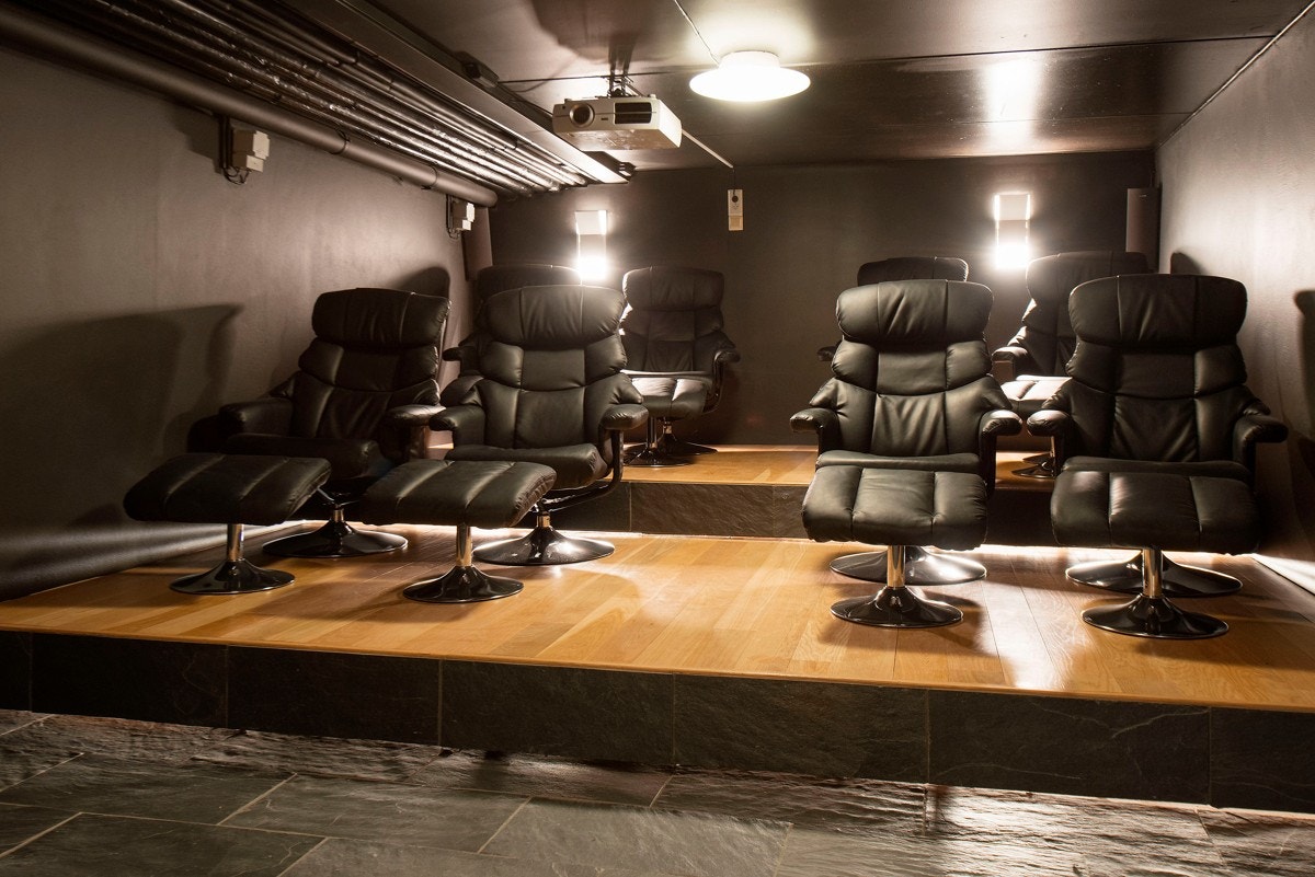 Her kan hele familien nyte gode filmer i egen kino Galleribilde