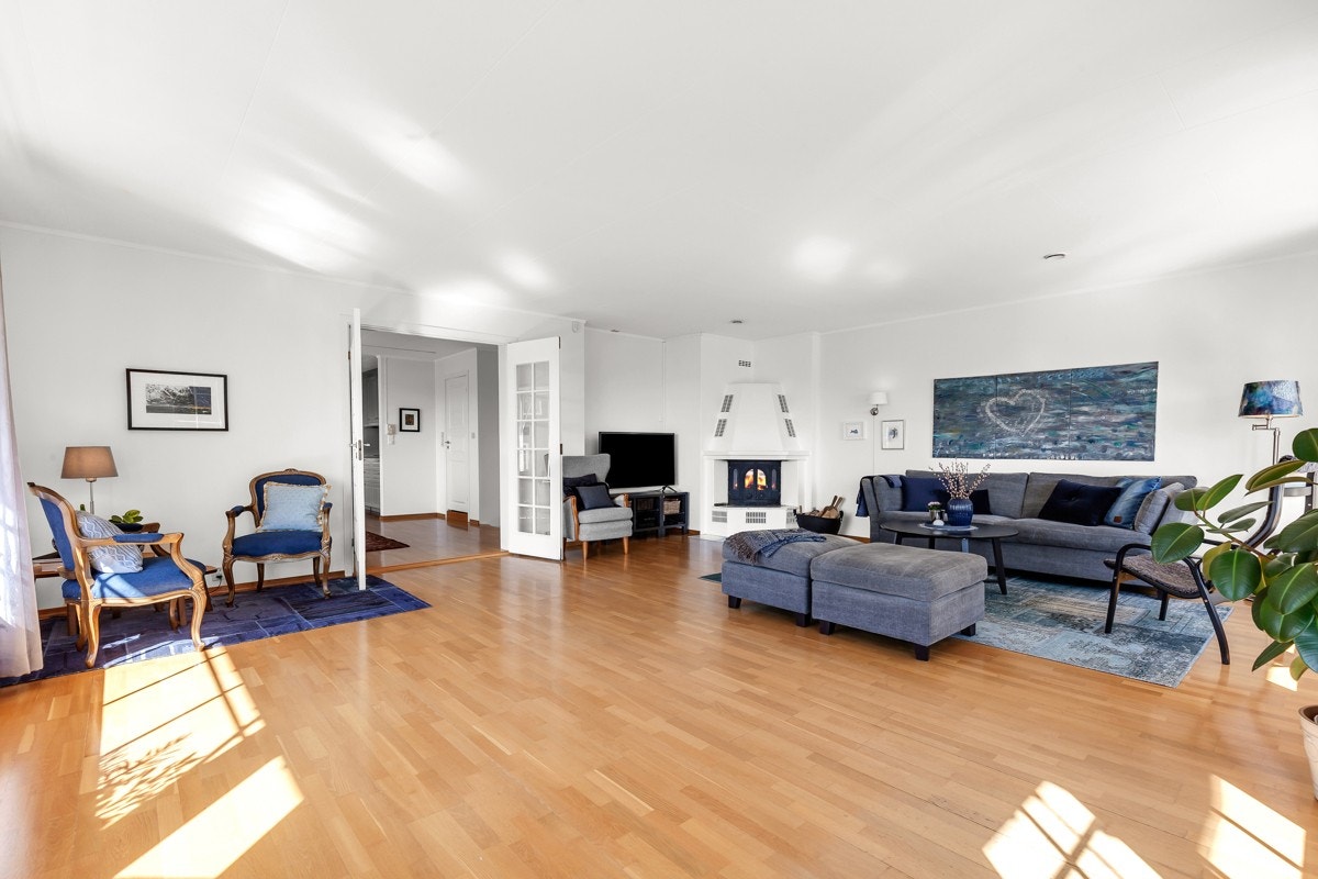 Gjennomgående løsning med stue, spisestue og kjøkken Galleribilde