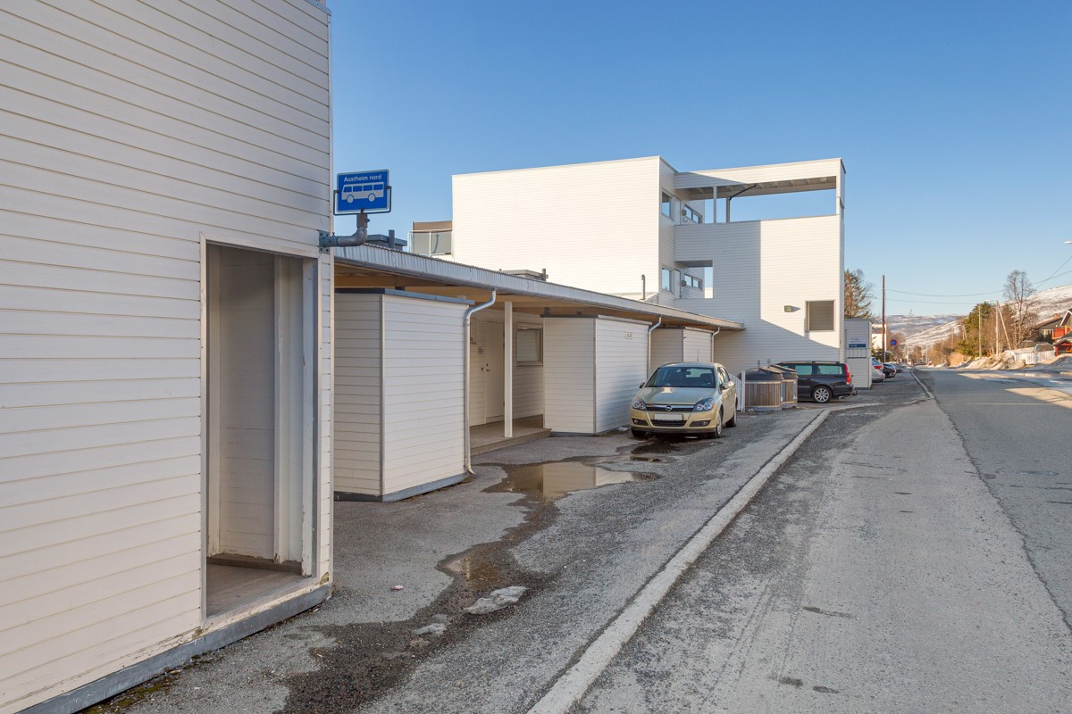Bussholderplass i umiddelbar nærhet!