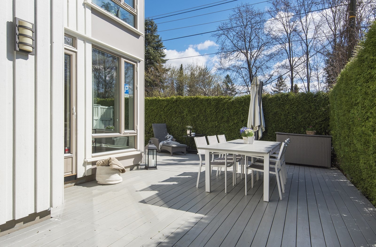 Markterrassen har god plass til flere soner og ulike sittegrupper. Galleribilde