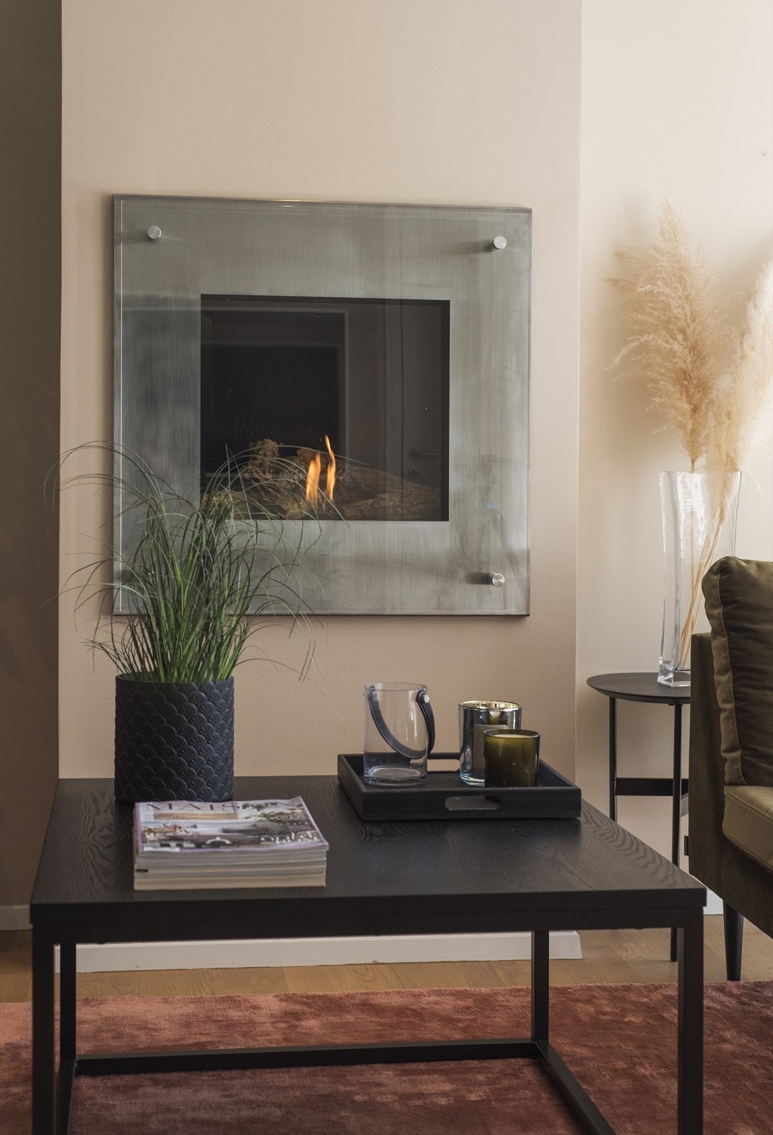 Lekker gasspeis i stue som skaper en lun og god atmosfære. Galleribilde