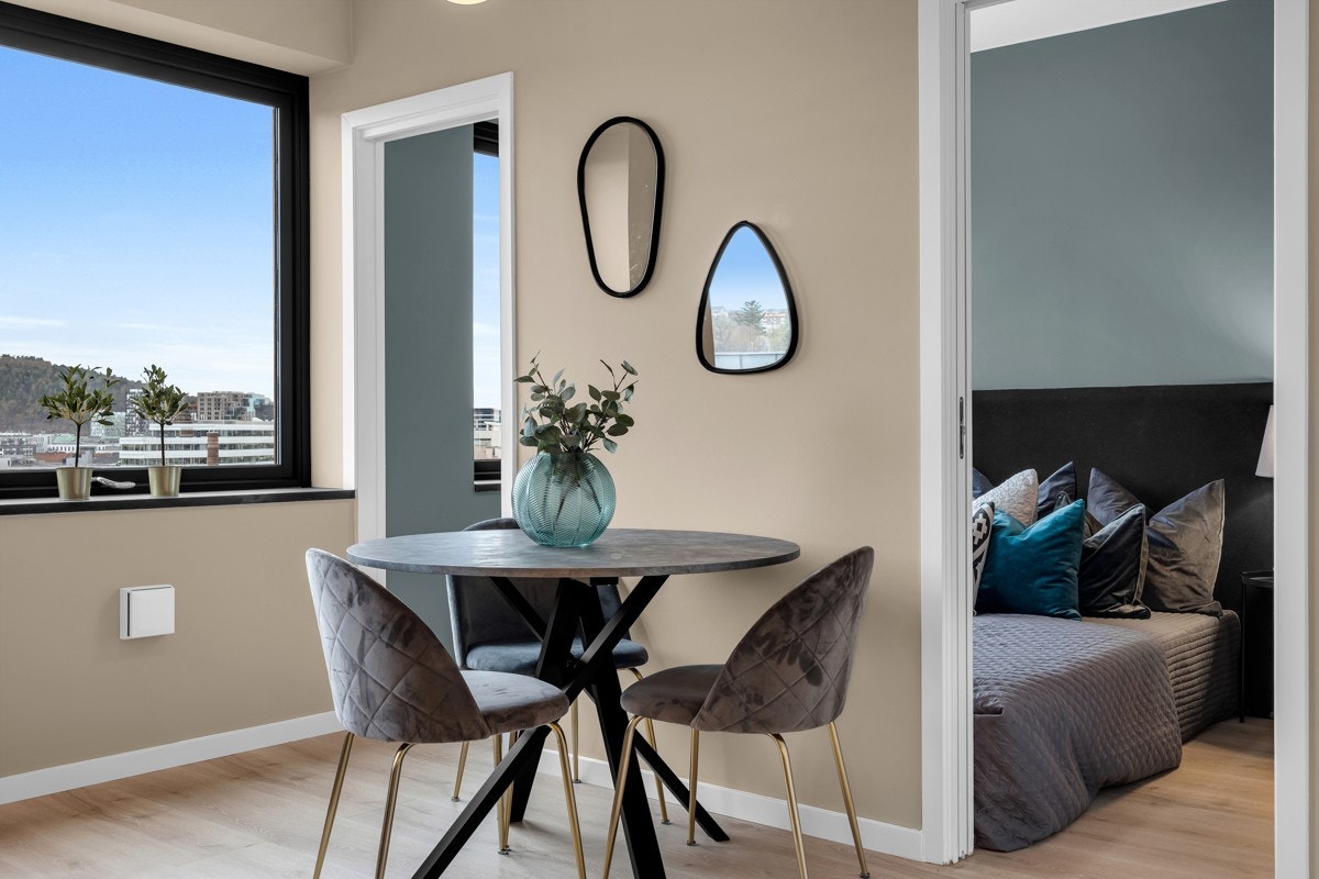 Leiligheten er overflateoppusset i en delikat stil. Her kan du flytte rett inn. Galleribilde