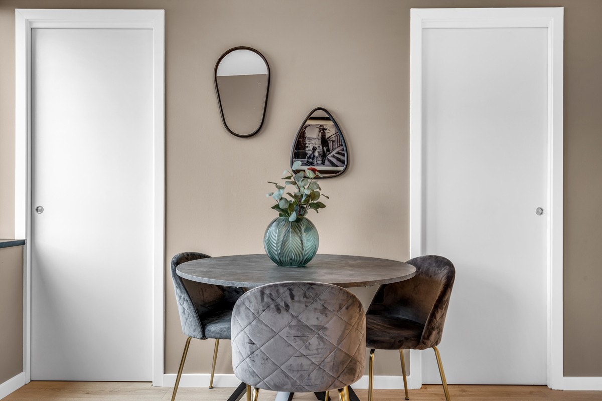 Skyvdørene er plassbesparende. Galleribilde