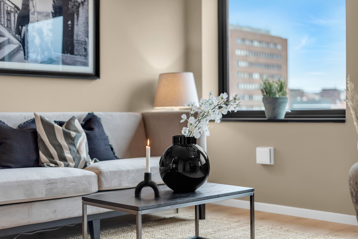 Ved å nedbetale andel fellesgjeld vil ny felleskostnad være 2820,-. Kabel-tv og bredbånd er inkludert i fellesutgiftene. Galleribilde