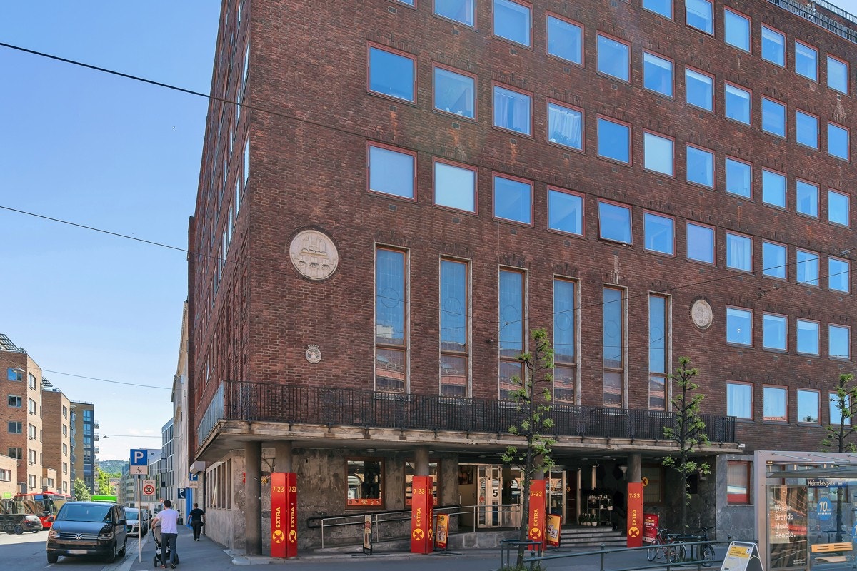 I 1. etasje er det en Coop med post i butikk. Galleribilde