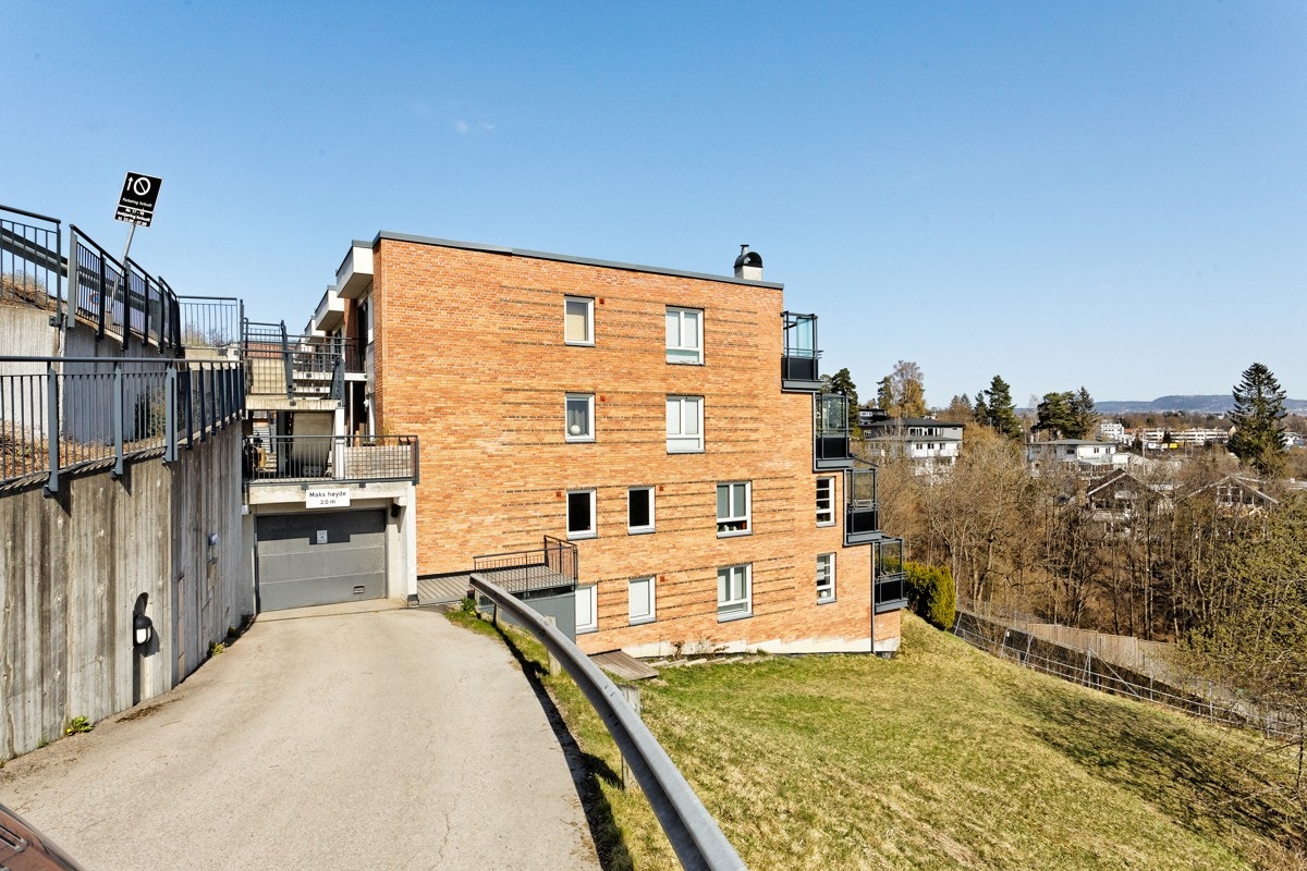 Terrasseblokkene ble ferdigstilt i 2002 og har moderne utforming Galleribilde