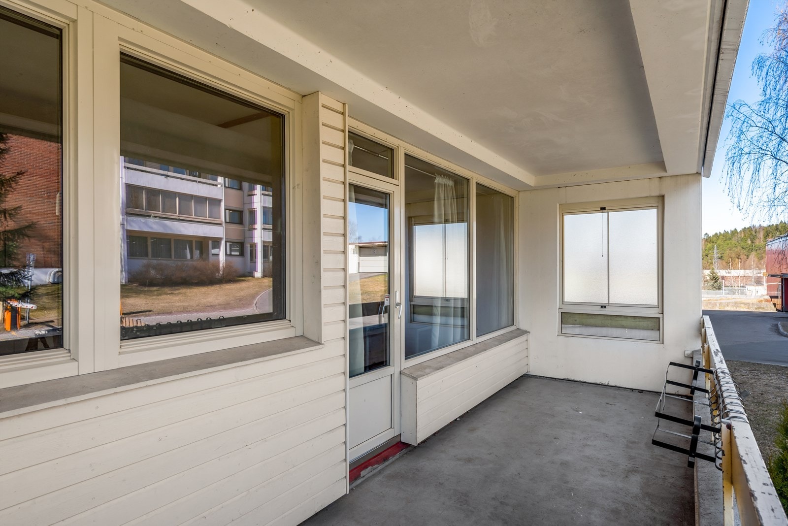 Her er det plass til utemøblement og grill (elektrisk/gass) og solrike sommerdager kan nytes i godt selskap. Galleribilde