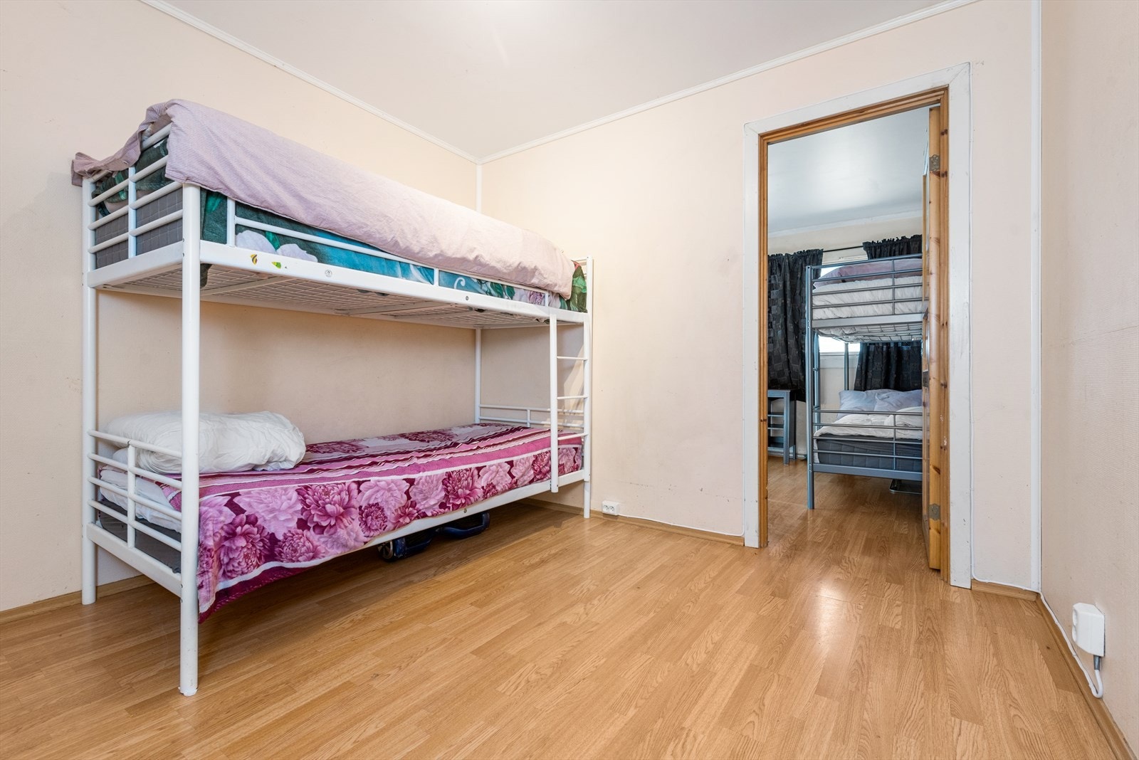 Leiligheten har et innredet rom uten vindu som brukes som soverom (ikke godkjent som rom for varig opphold). Galleribilde