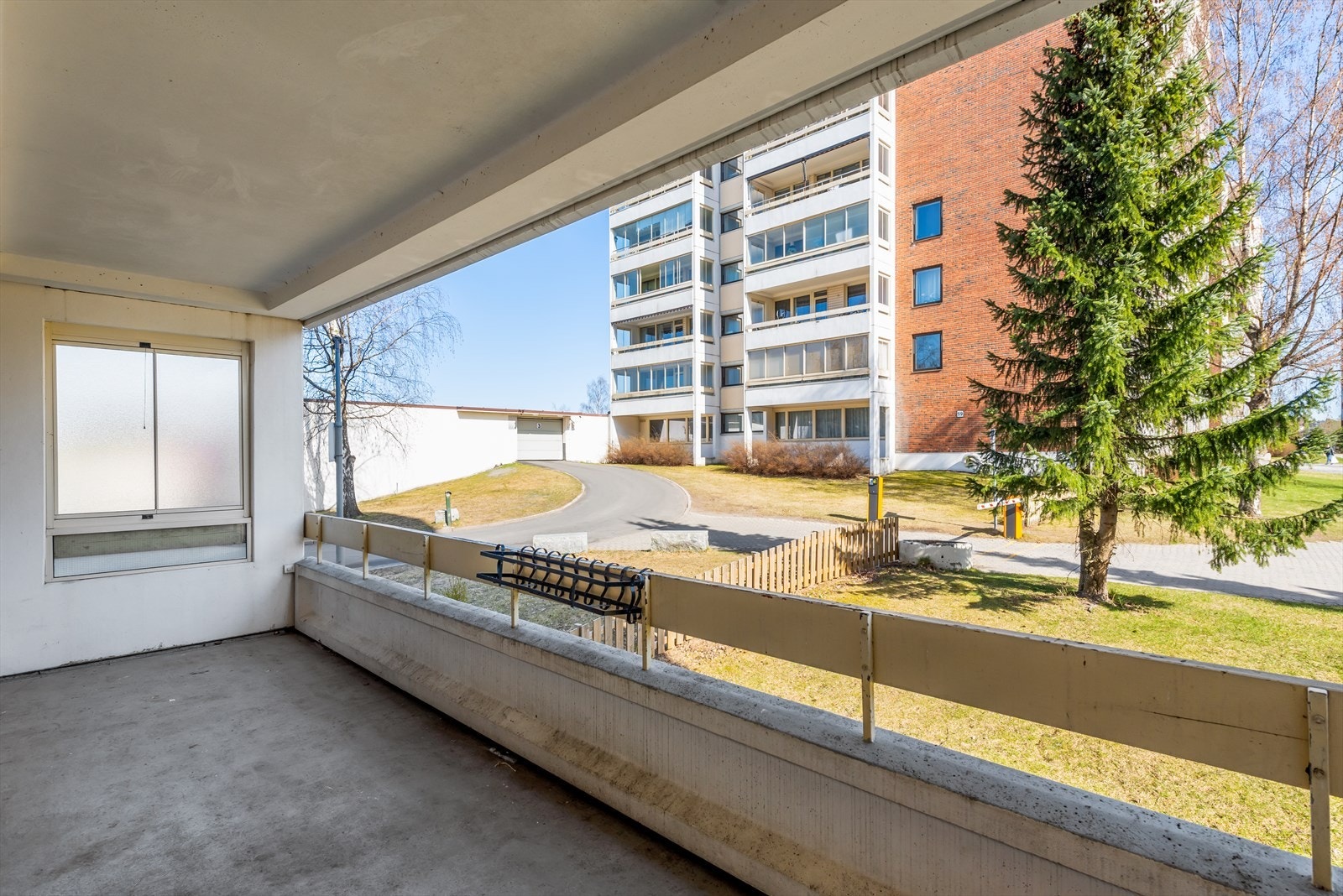 Balkongen oppleves som en forlengelse av boligen på sommerhalvåret. Galleribilde