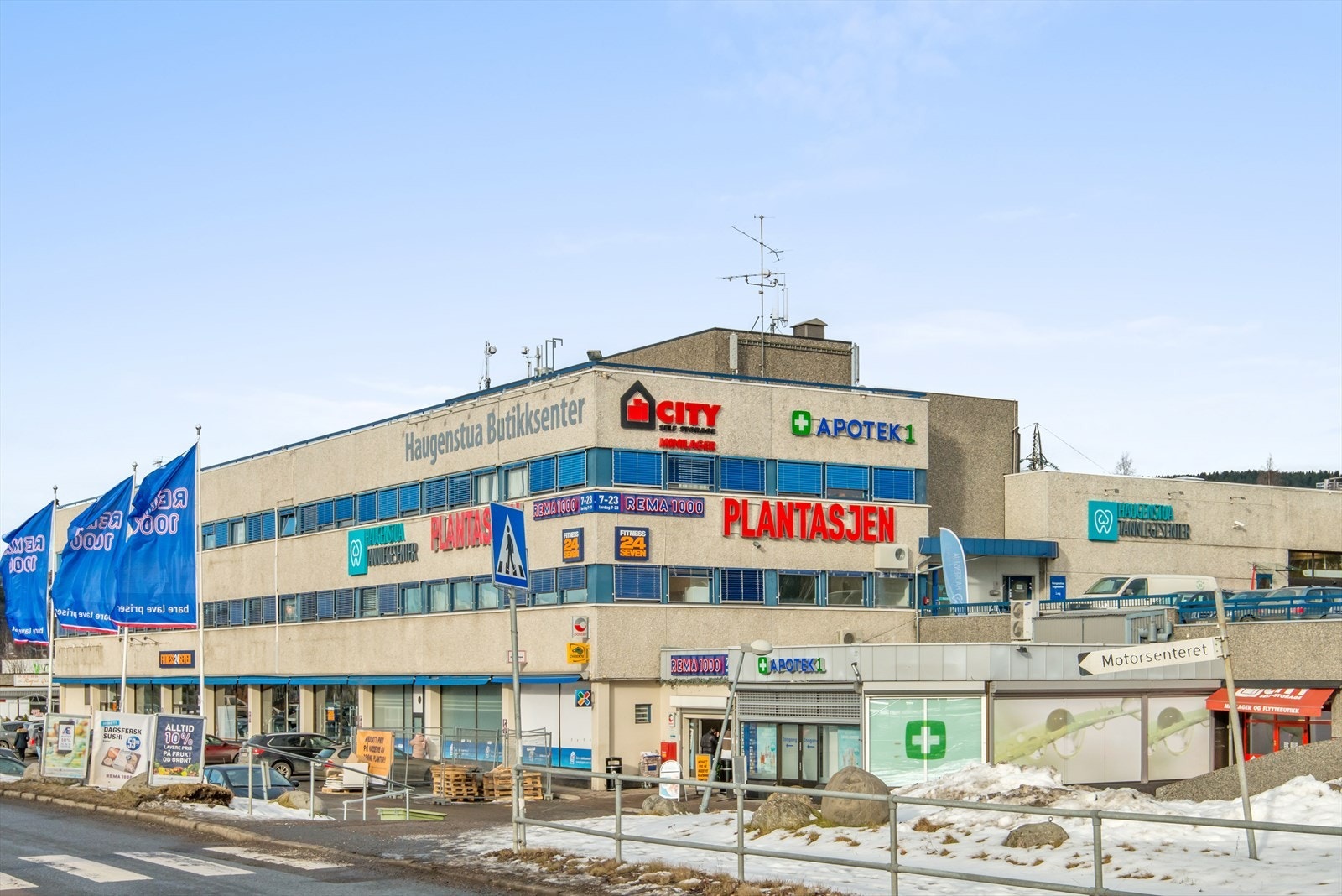 Haugenstua senter ligger under 10 minutters gange fra leiligheten. Galleribilde