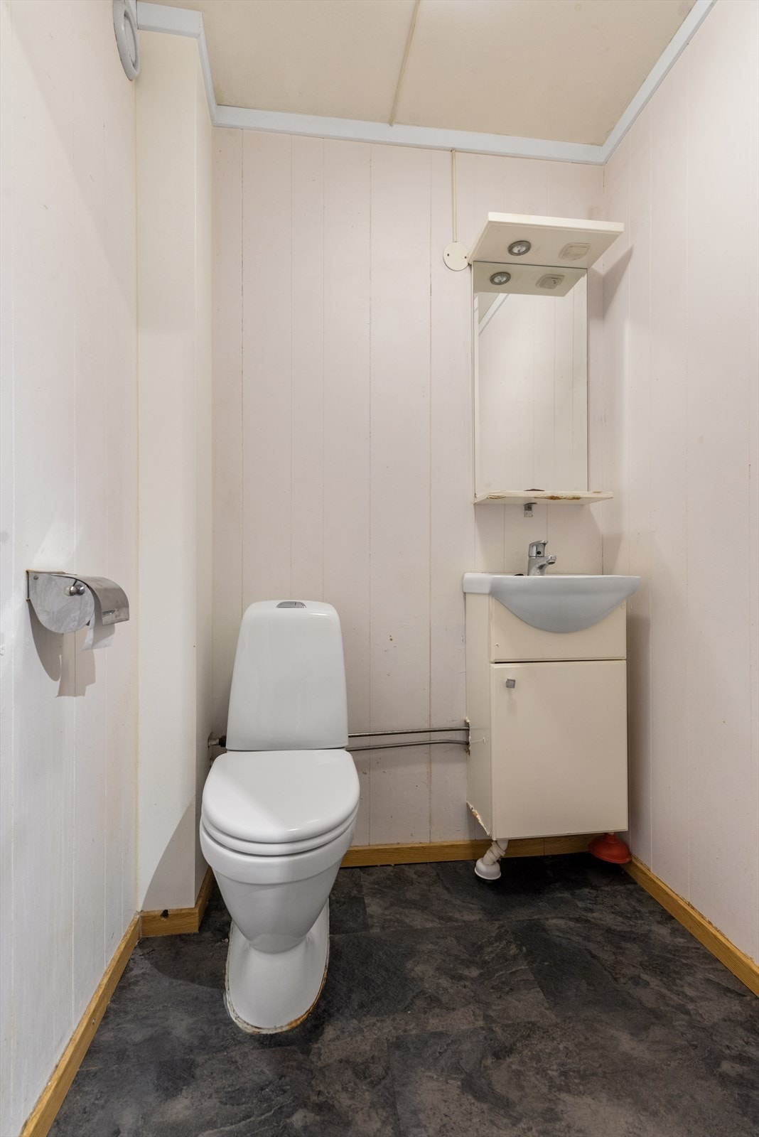 Separat wc-rom i tilknytning til entreen. Galleribilde