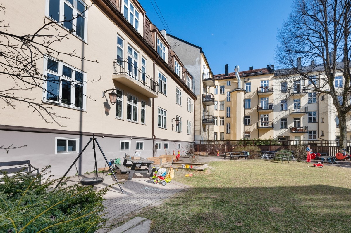 Den andre bakgården er stor og skikkelig fin! Galleribilde