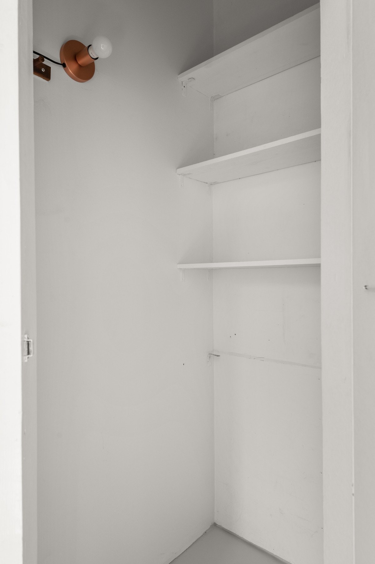 Fra soverommet har du også adkomst til et praktisk og romslig kott med gode oppbevaringsmuligheter. Galleribilde