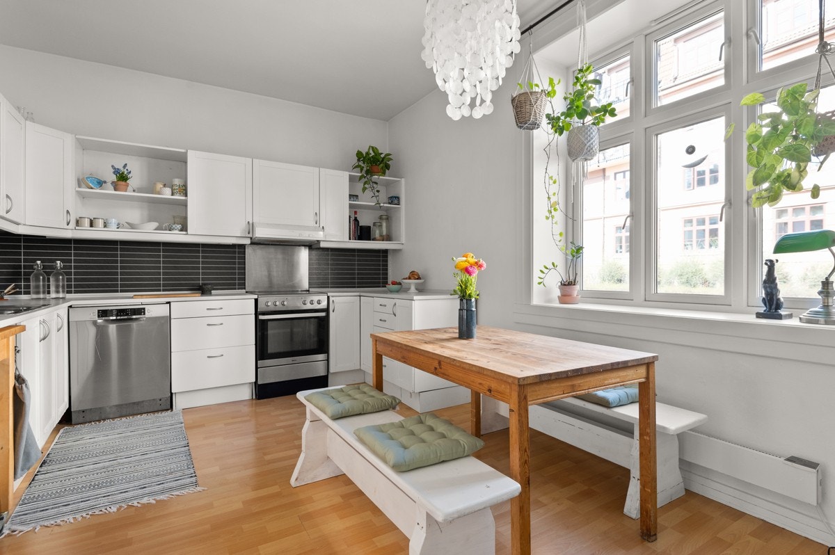 Leiligheten har et stort og herlig separat kjøkken. Galleribilde