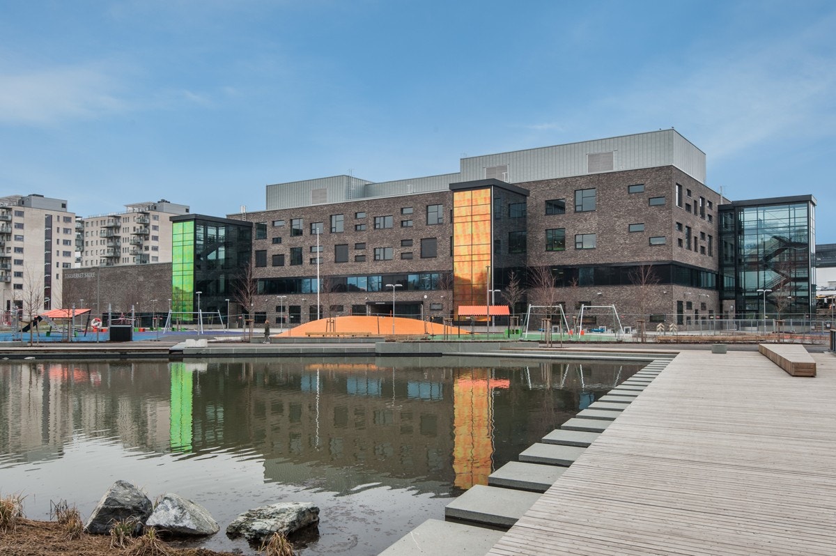 Nye Tegleverket skole ligger i nærområdet, og blir en fullskala 1-10. trinns skole fra høsten 2021. Galleribilde