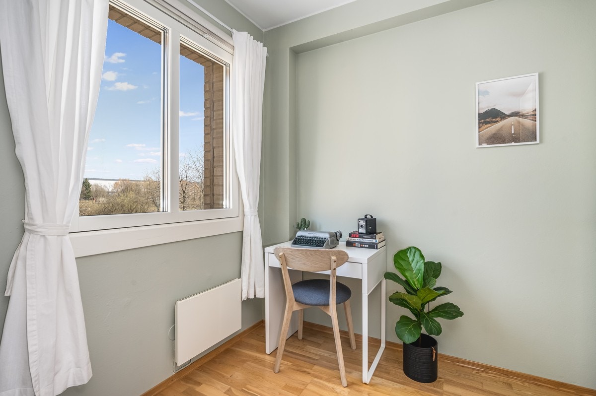 Leiligheten fikk nye vinduer med 2-lags isolerglass i 2017. Galleribilde