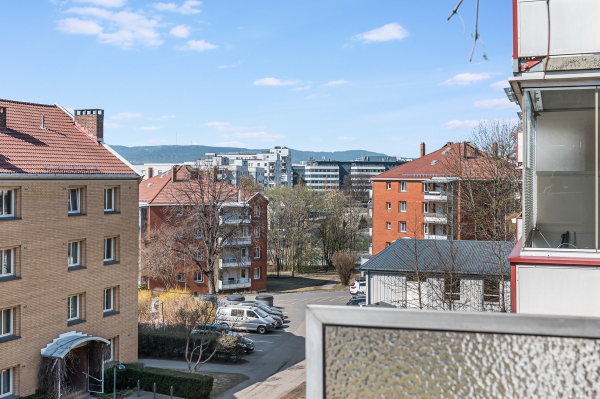 Fra eiendommen er det kun 6 minutters gange til Hasle T-banestasjon. Galleribilde