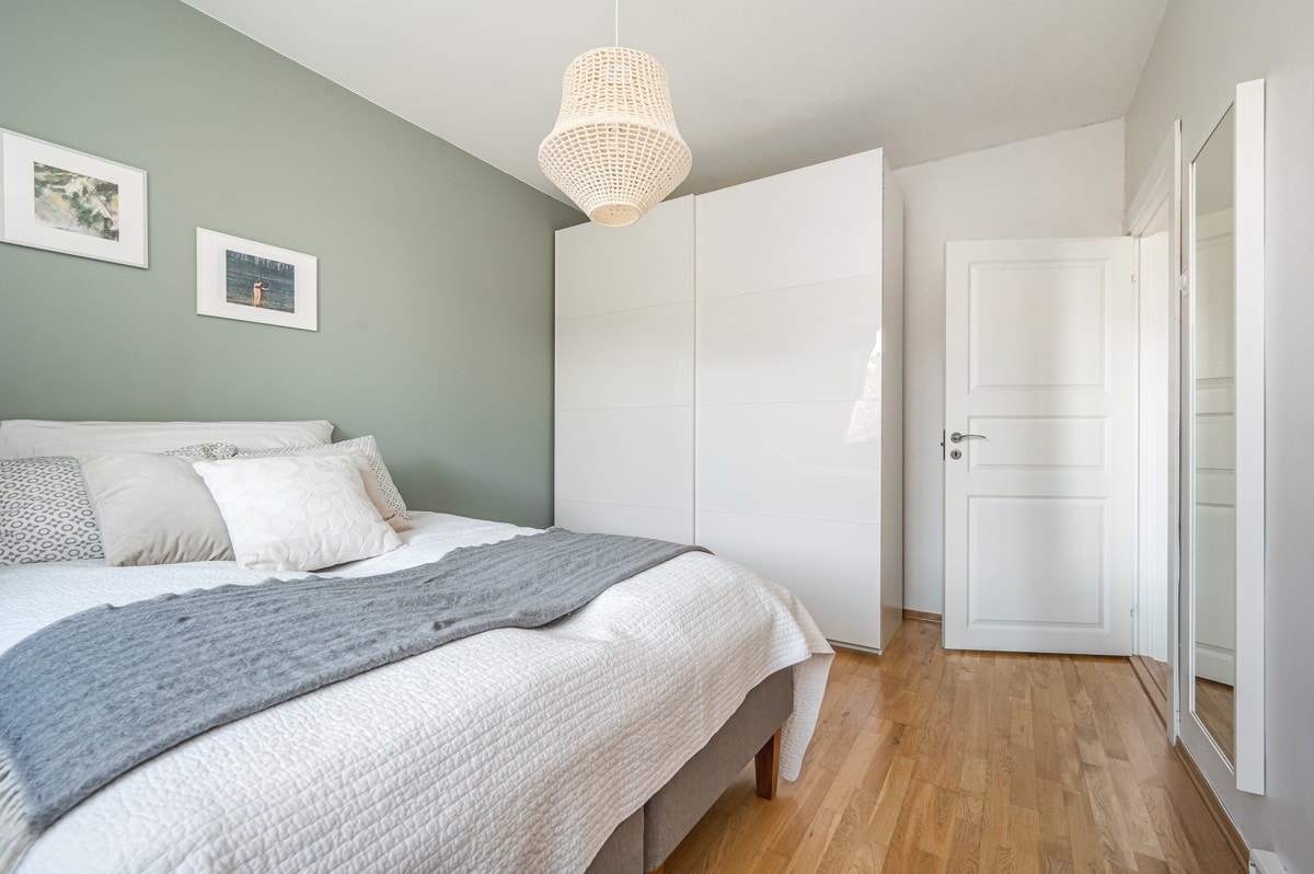 På soverommene er det gylne parkettgulv fra 2010. Galleribilde