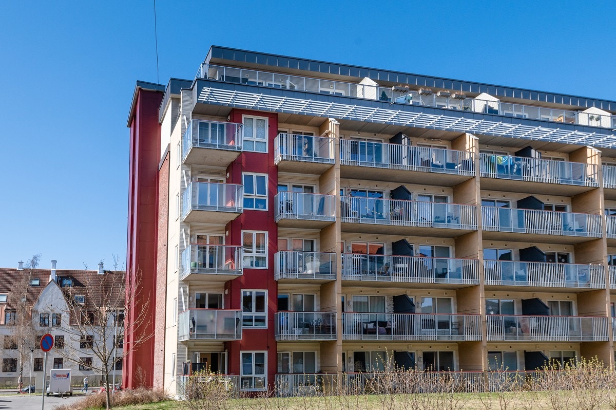 Moderne bygg med heis og garasjeanlegg i kjeller. Galleribilde