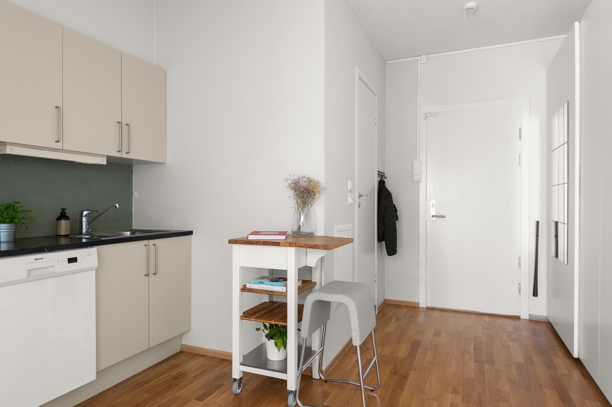 Det er også plass til et lite spisebord på kjøkkenet om ønskelig. Galleribilde