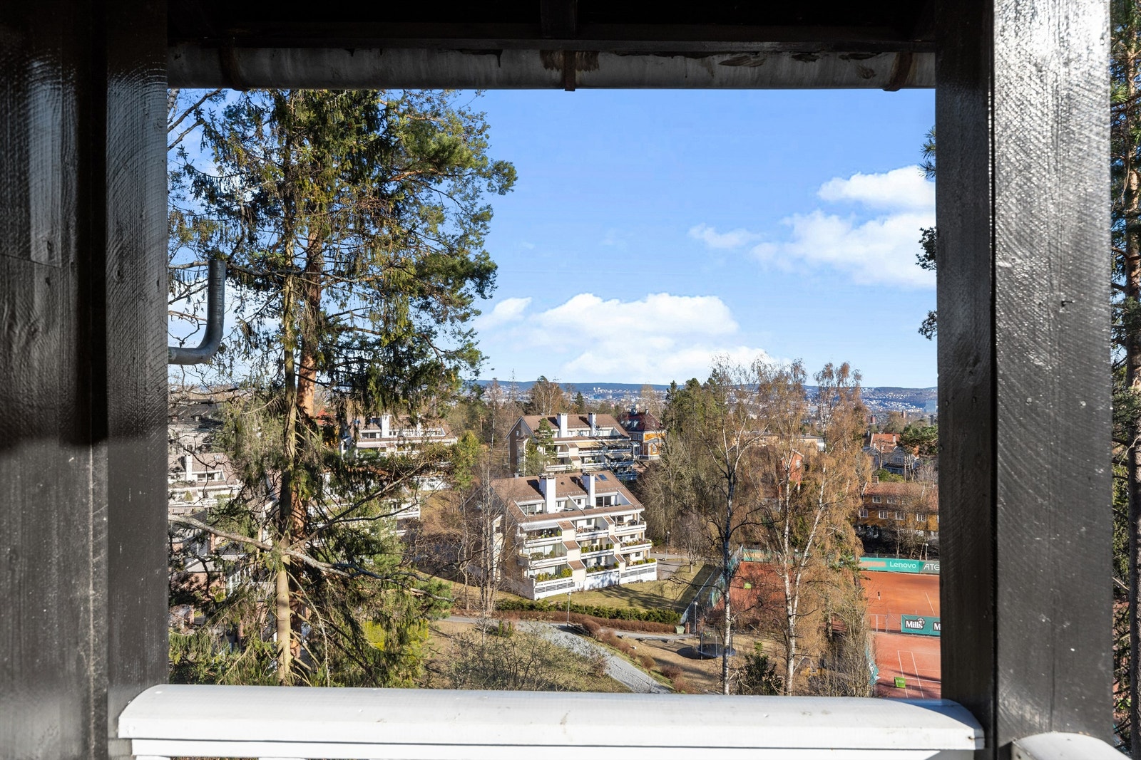 Utsikt fra balkongen i annen etasje Galleribilde