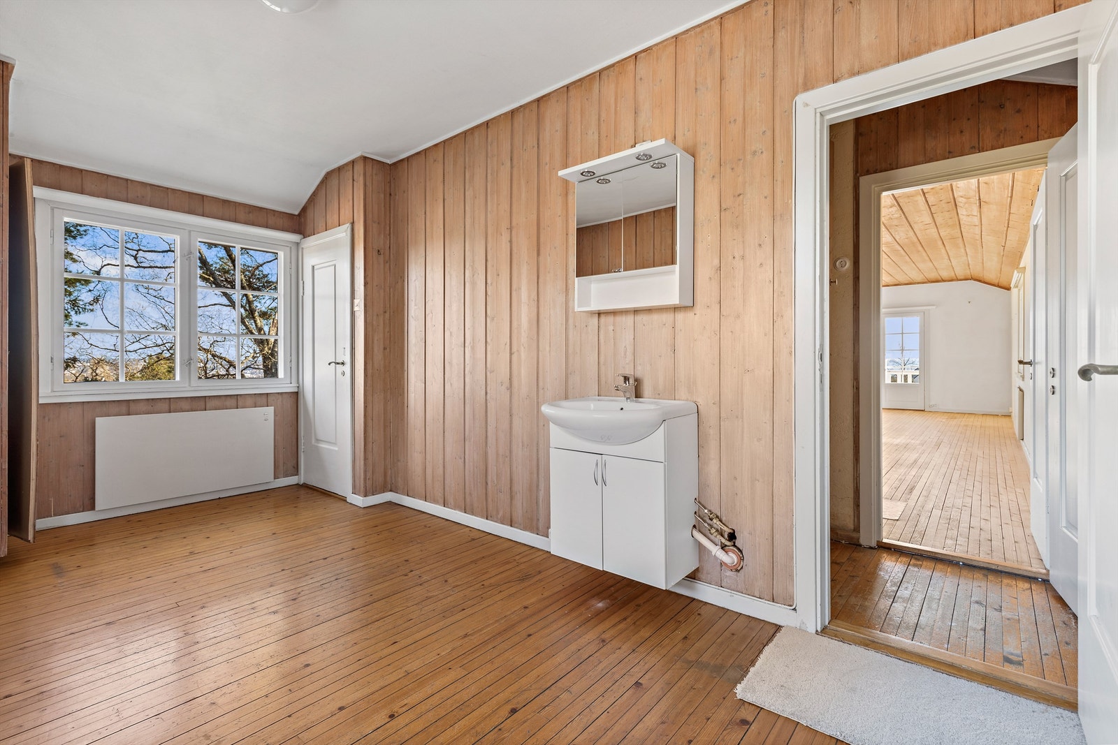 Lyst og romslig soverom i annen etasje Galleribilde