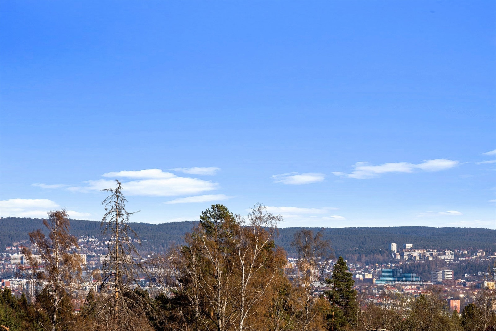 Utsikt utover Oslo fra balkongen i annen etasje Galleribilde