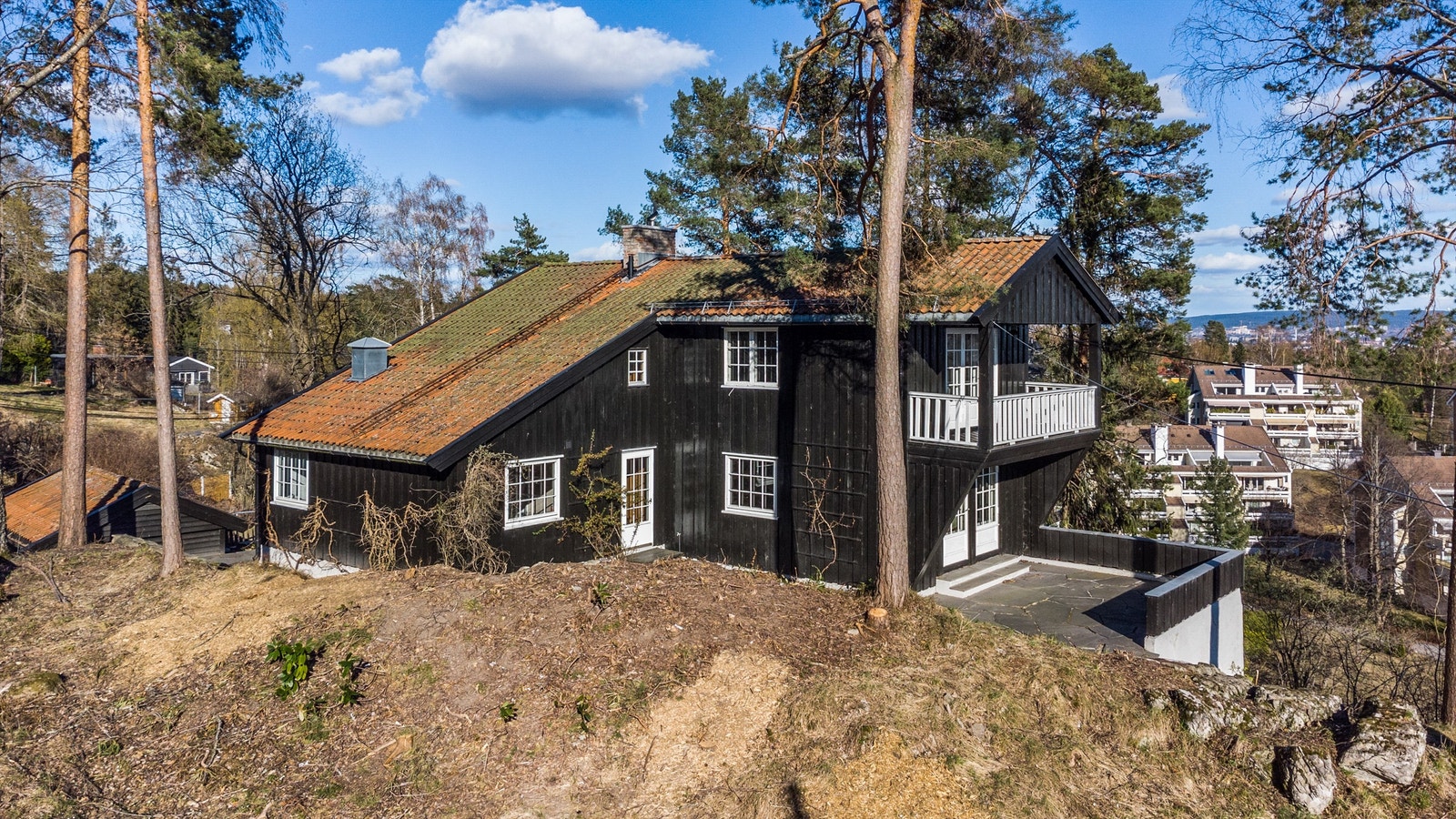 Velkommen til Gråkamveien 18 på Slemdal - Presentert av Eiendomsmegler Ola Wee Ahlstrand v/Krogsveen Galleribilde