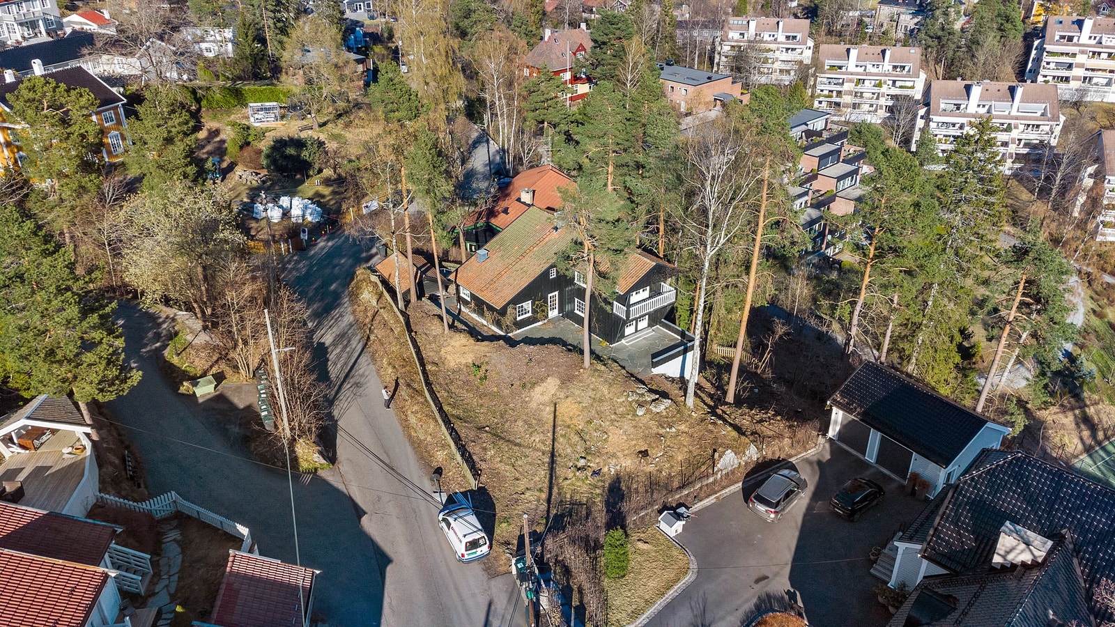 Gråkammen 18 - En attraktiv utsiktseiendom med 1.498 kvm tomt beliggende i et barnevennlig og ettertraktet villaområde. Her kan man skape sitt drømmehjem! Galleribilde