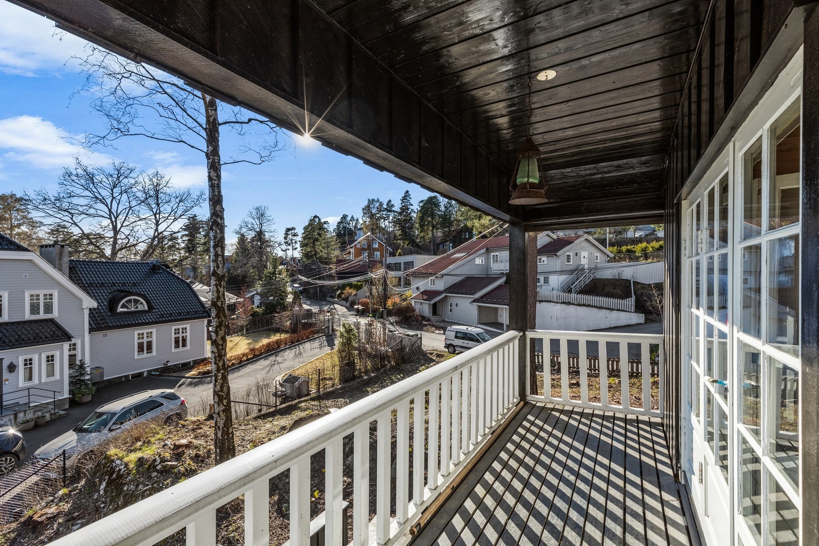 Herlig balkong med flott utsikt og gode solforhold med sen kveldssol Galleribilde