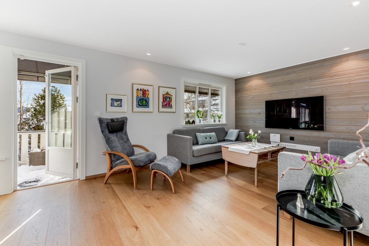 Parkettgulv med termostatstyrt varmefolie. Galleribilde